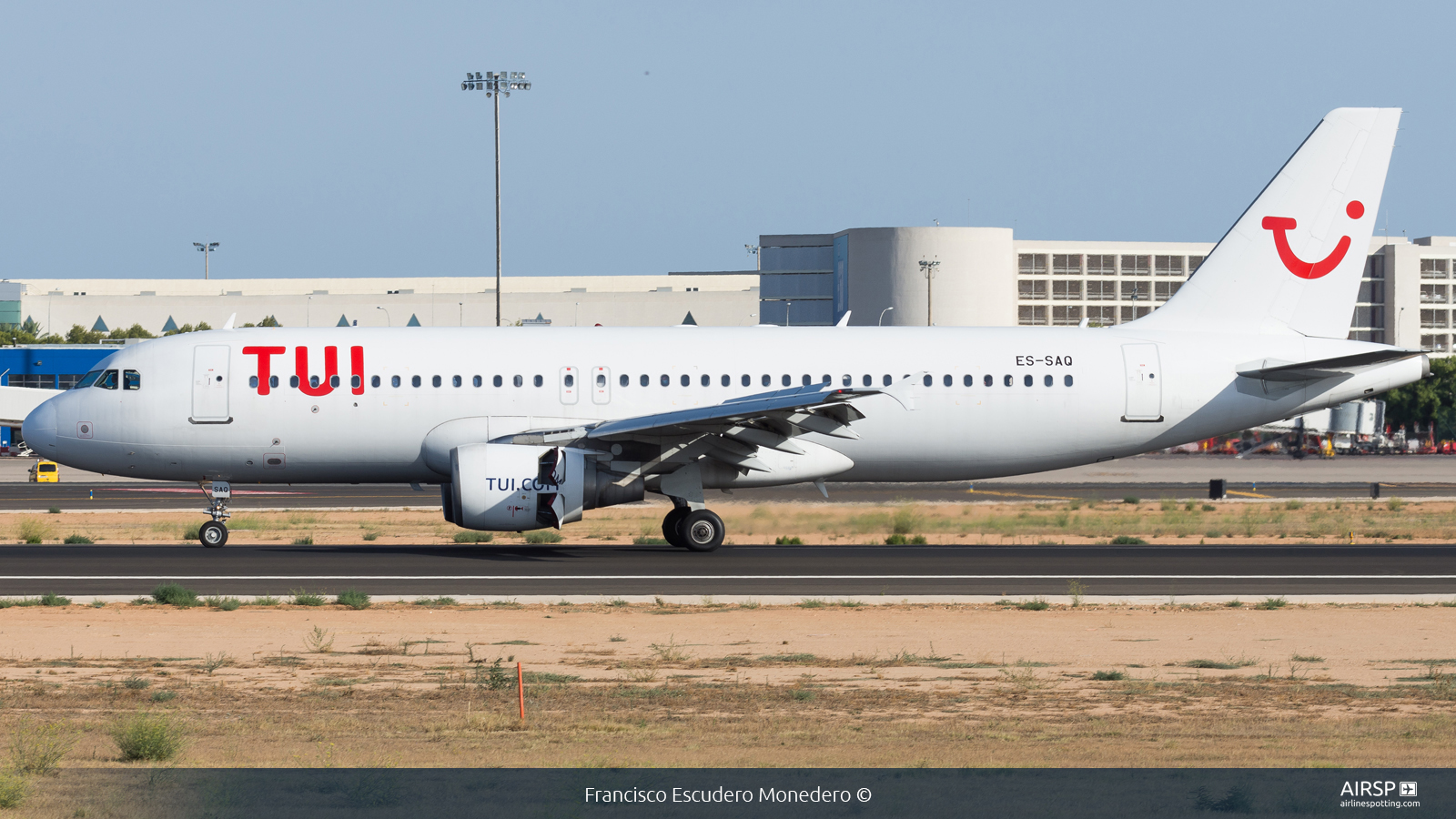 Tui Airways  Airbus A320  ES-SAQ