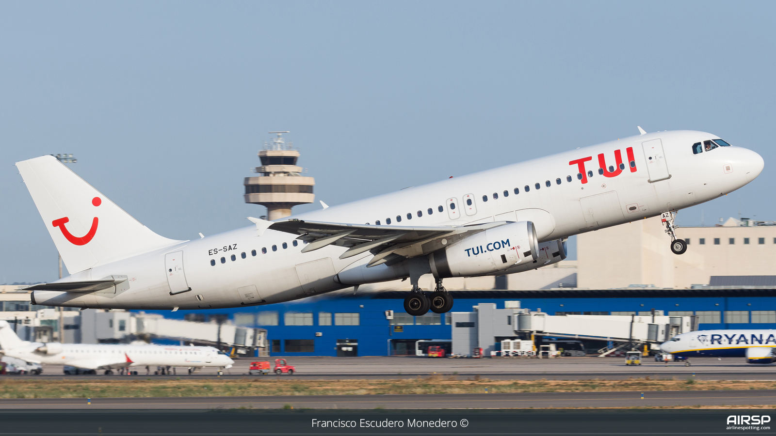 Tui Airways  Airbus A320  ES-SAZ
