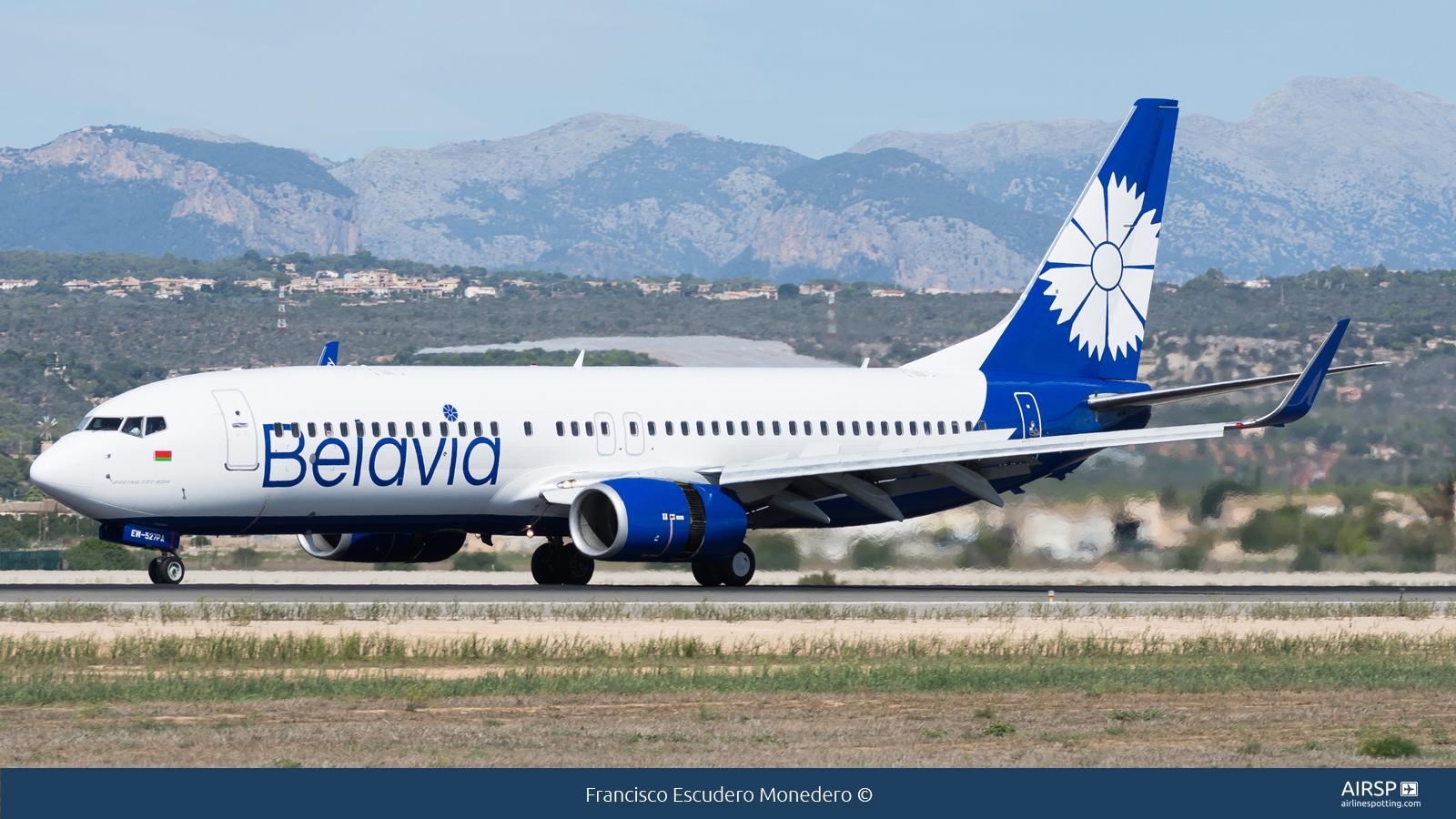 Belavia  Boeing 737-800  EW-527PA