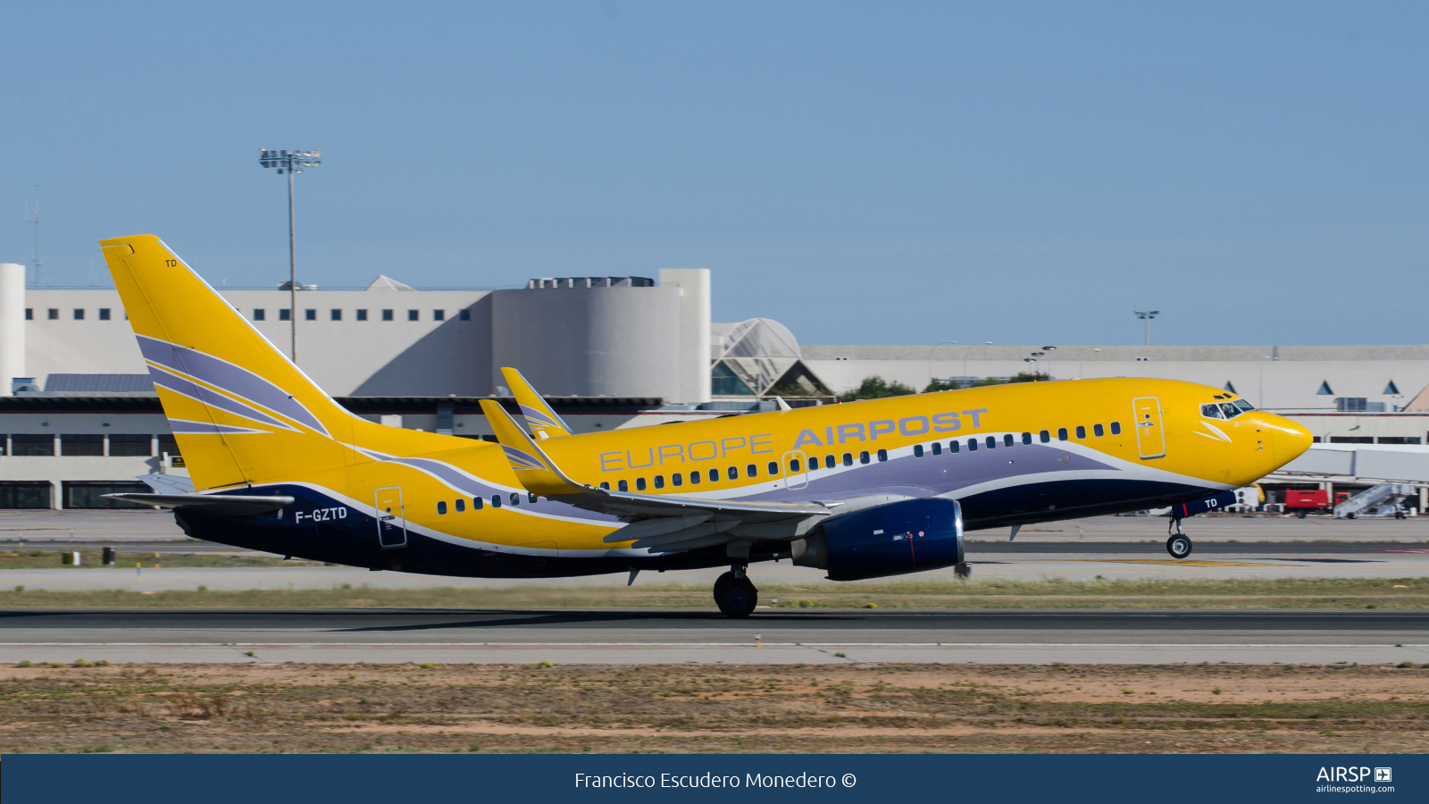 Europe Airpost  Boeing 737-700  F-GZTD