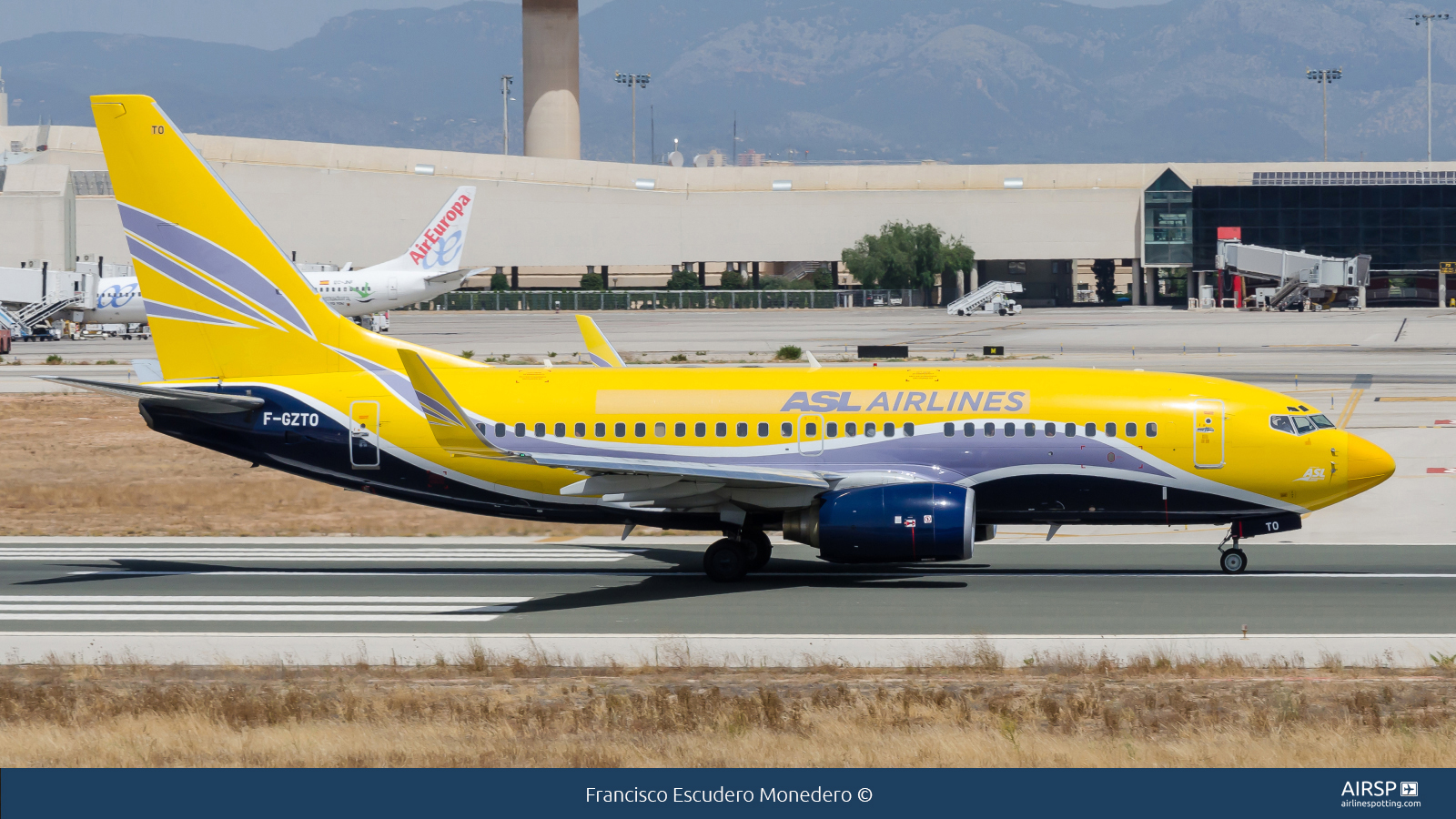 ASL Airlines  Boeing 737-700  F-GZTO