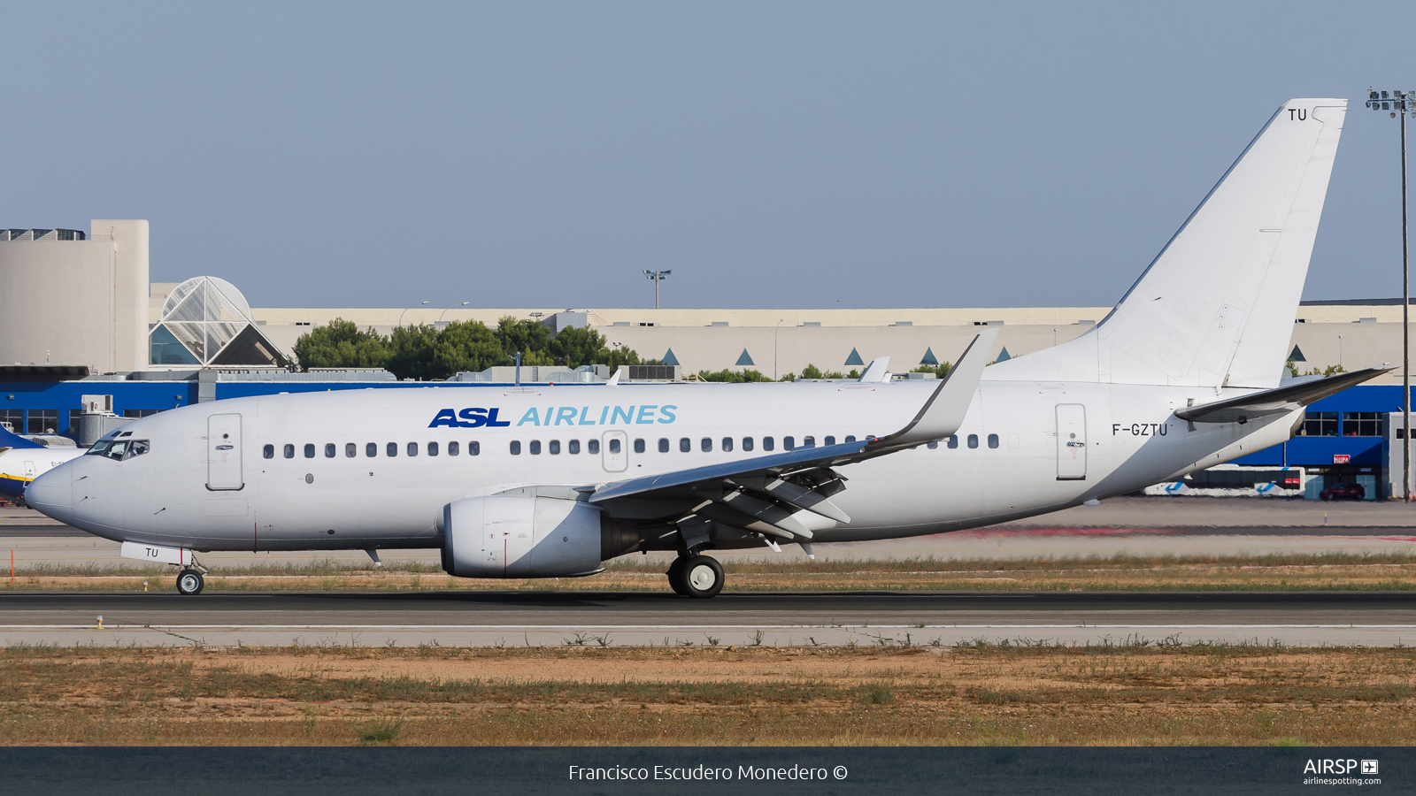 ASL Airlines  Boeing 737-700  F-GZTU