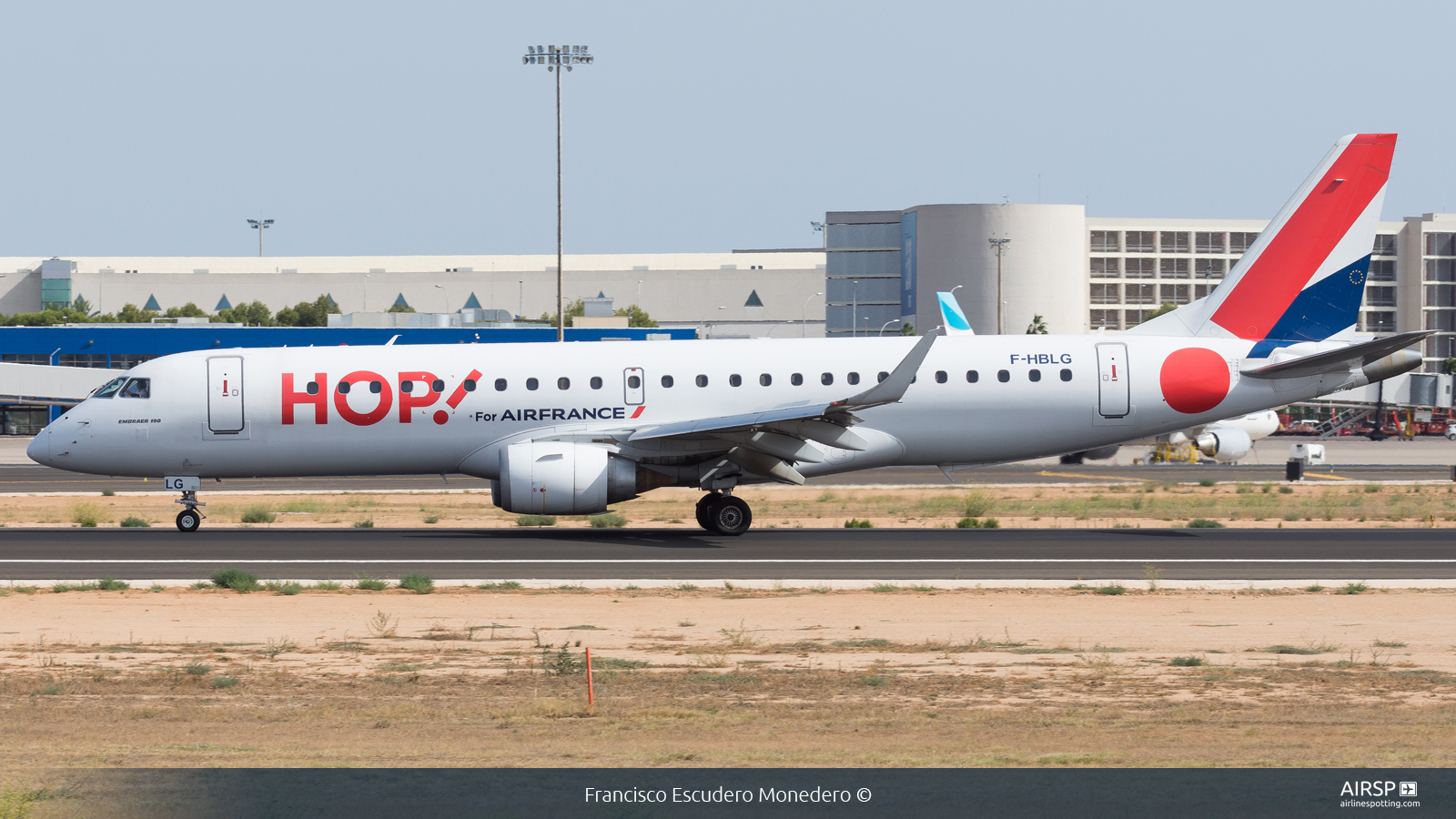 HOP!  Embraer E190  F-HBLG