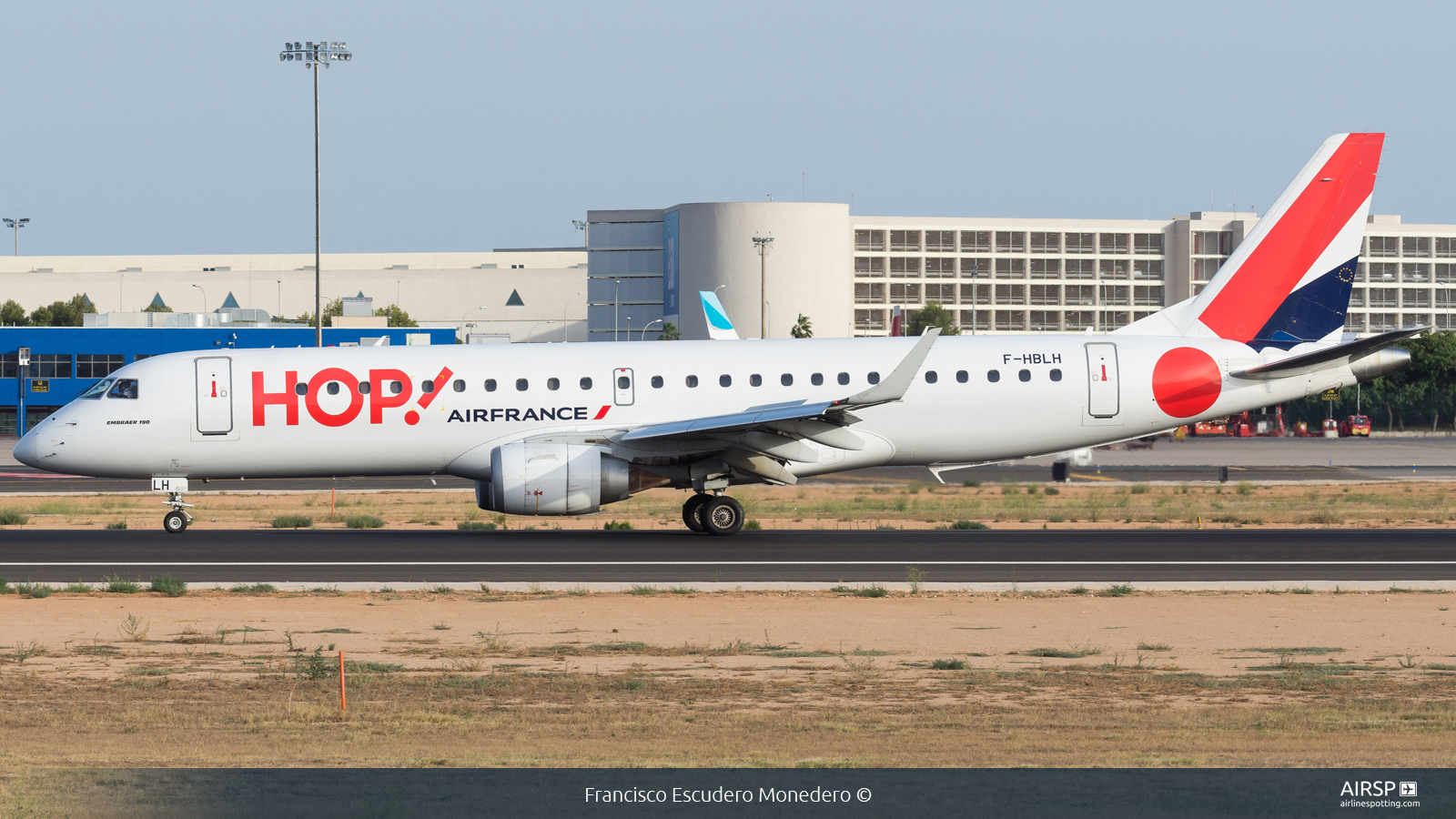 HOP!  Embraer E190  F-HBLH