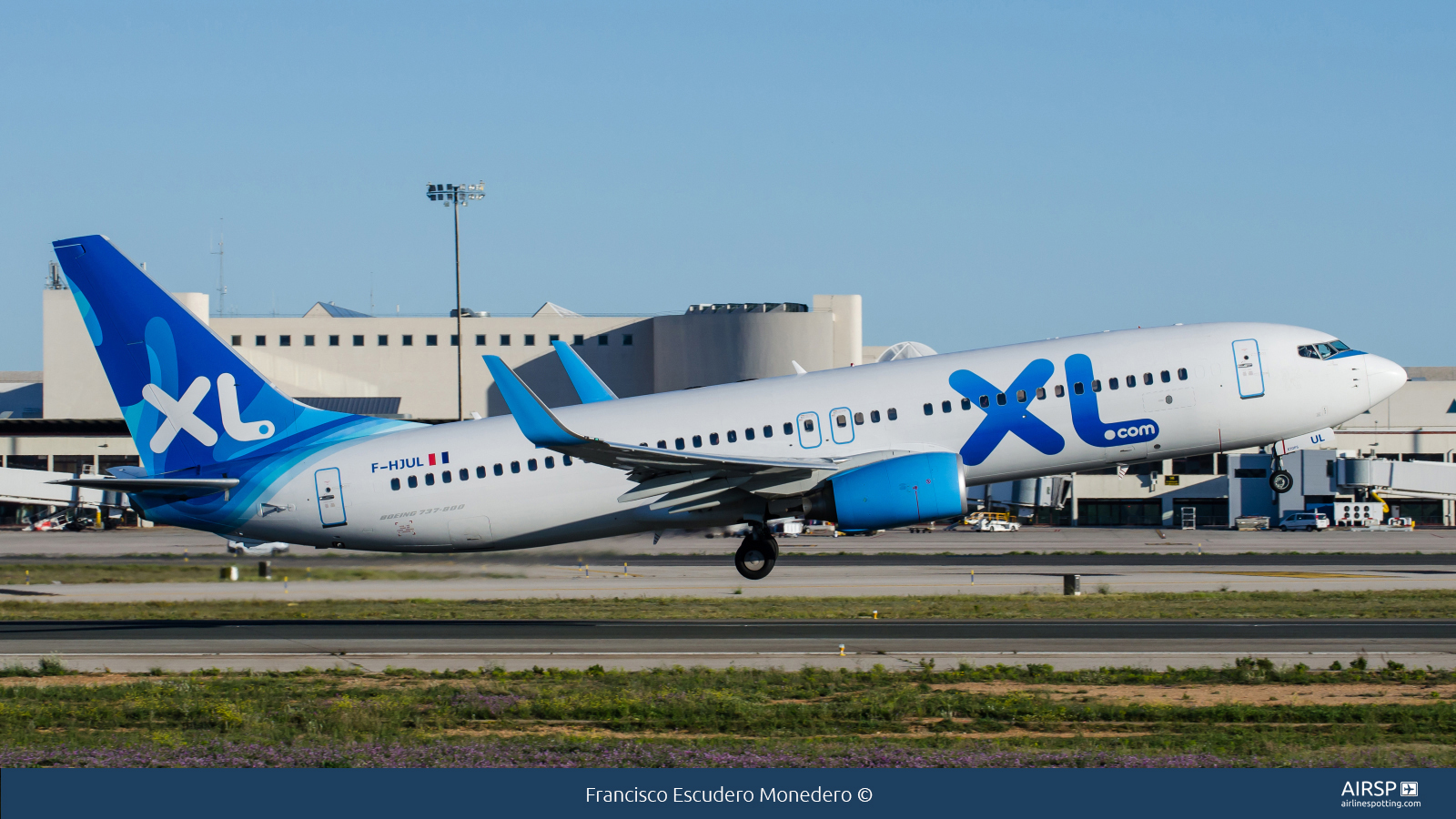 XL Airways  Boeing 737-800  F-HJUL