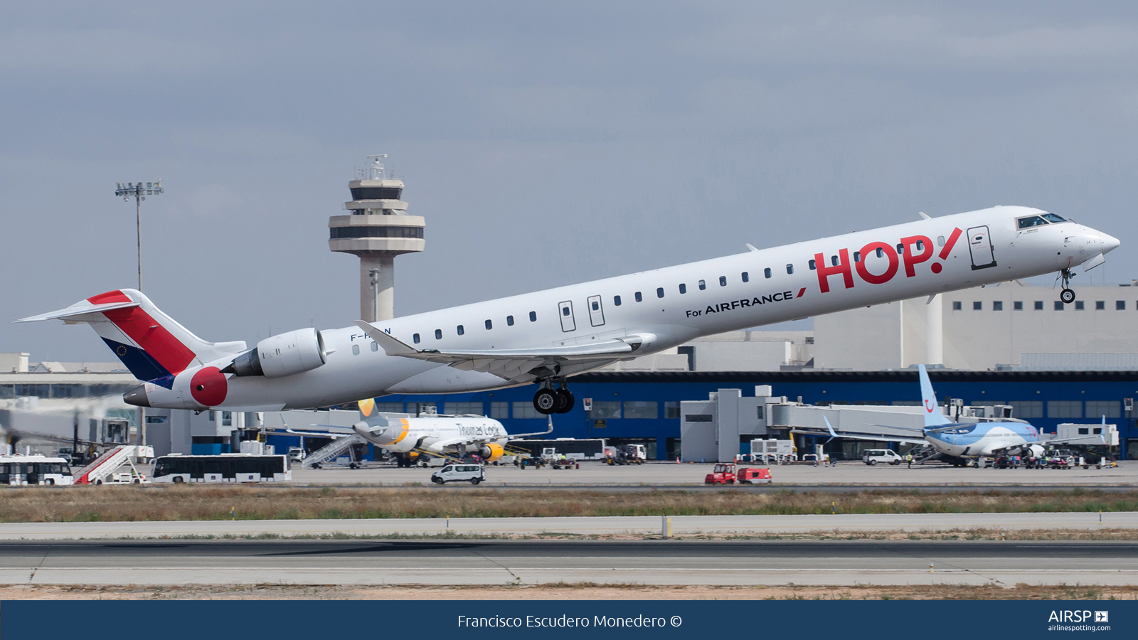 HOP!  Mitsubishi CRJ-1000  F-HMLN