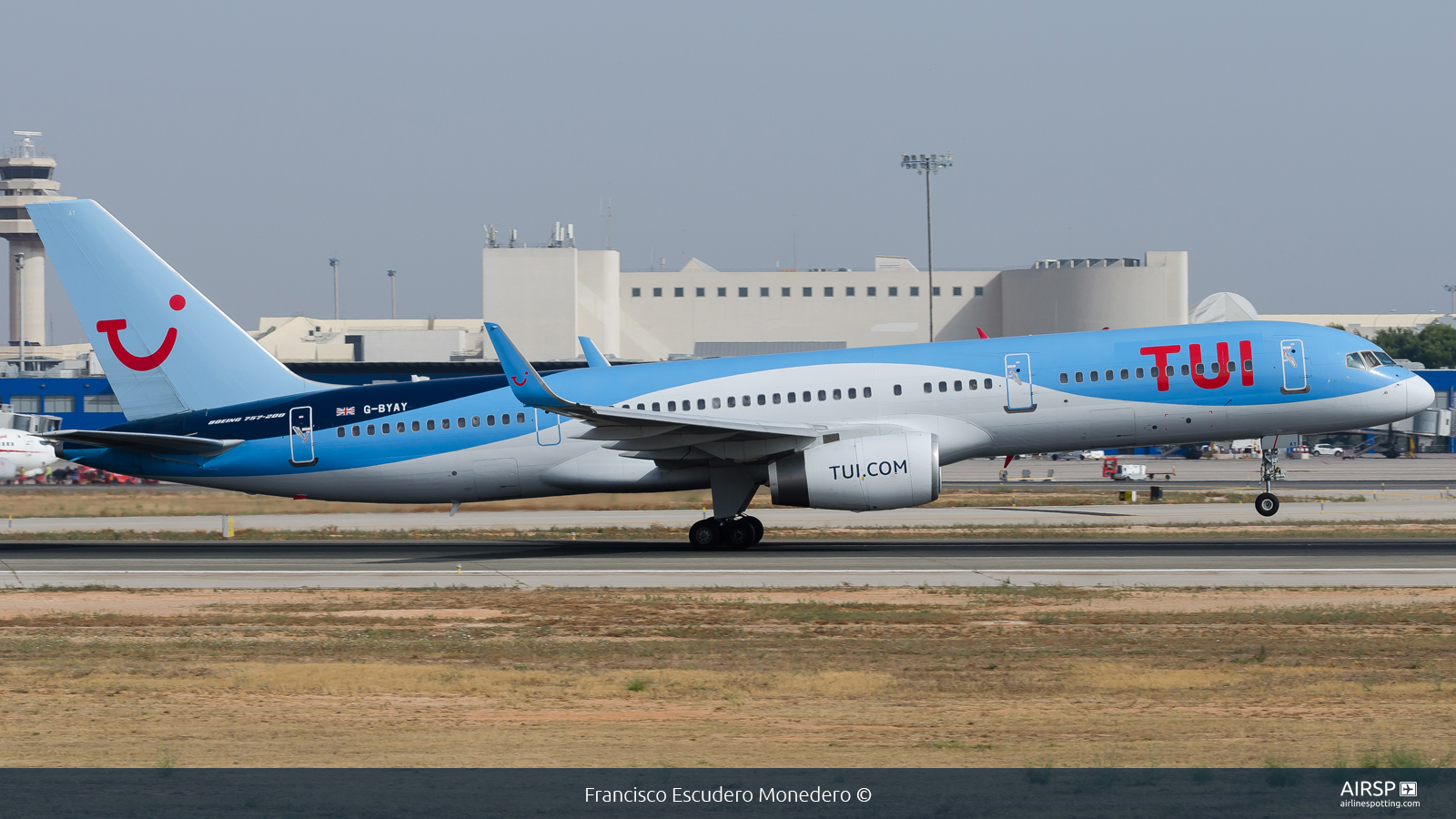 Tui Airways  Boeing 757-200  G-BYAY