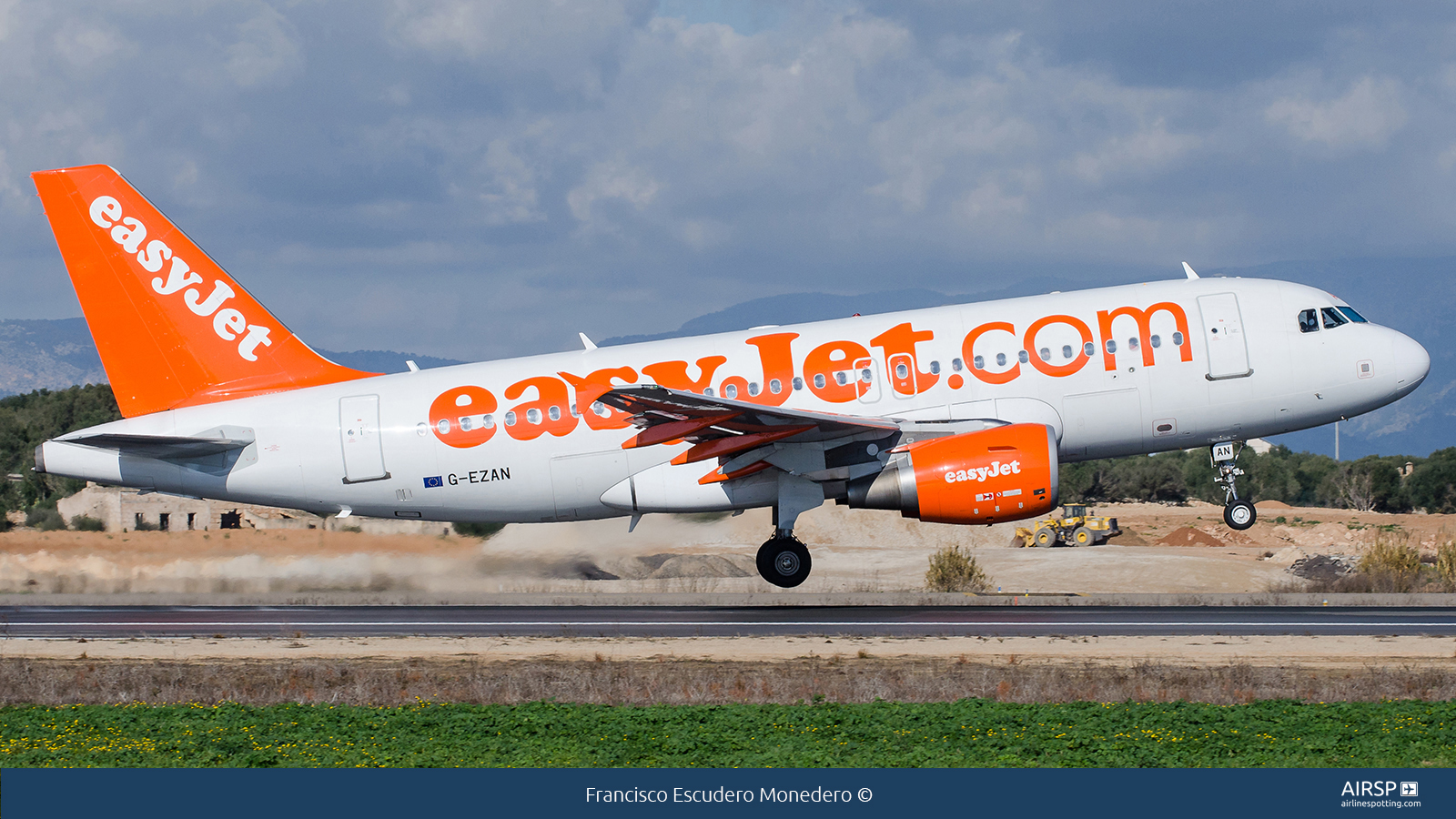 Easyjet  Airbus A319  G-EZAN