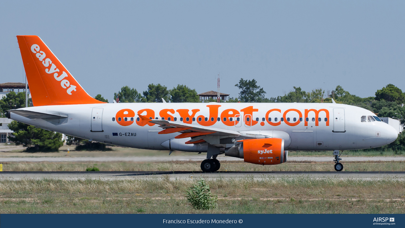 Easyjet  Airbus A319  G-EZAU