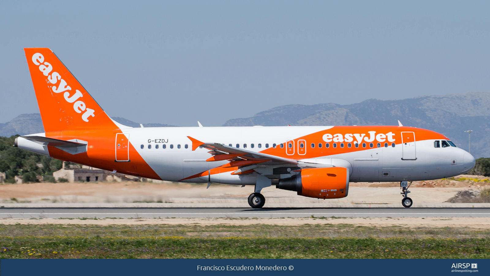 Easyjet  Airbus A319  G-EZDJ