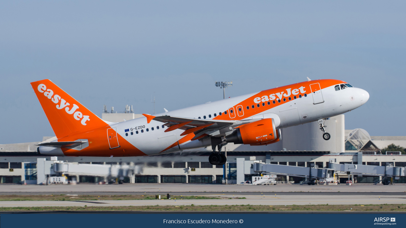 Easyjet  Airbus A319  G-EZDO