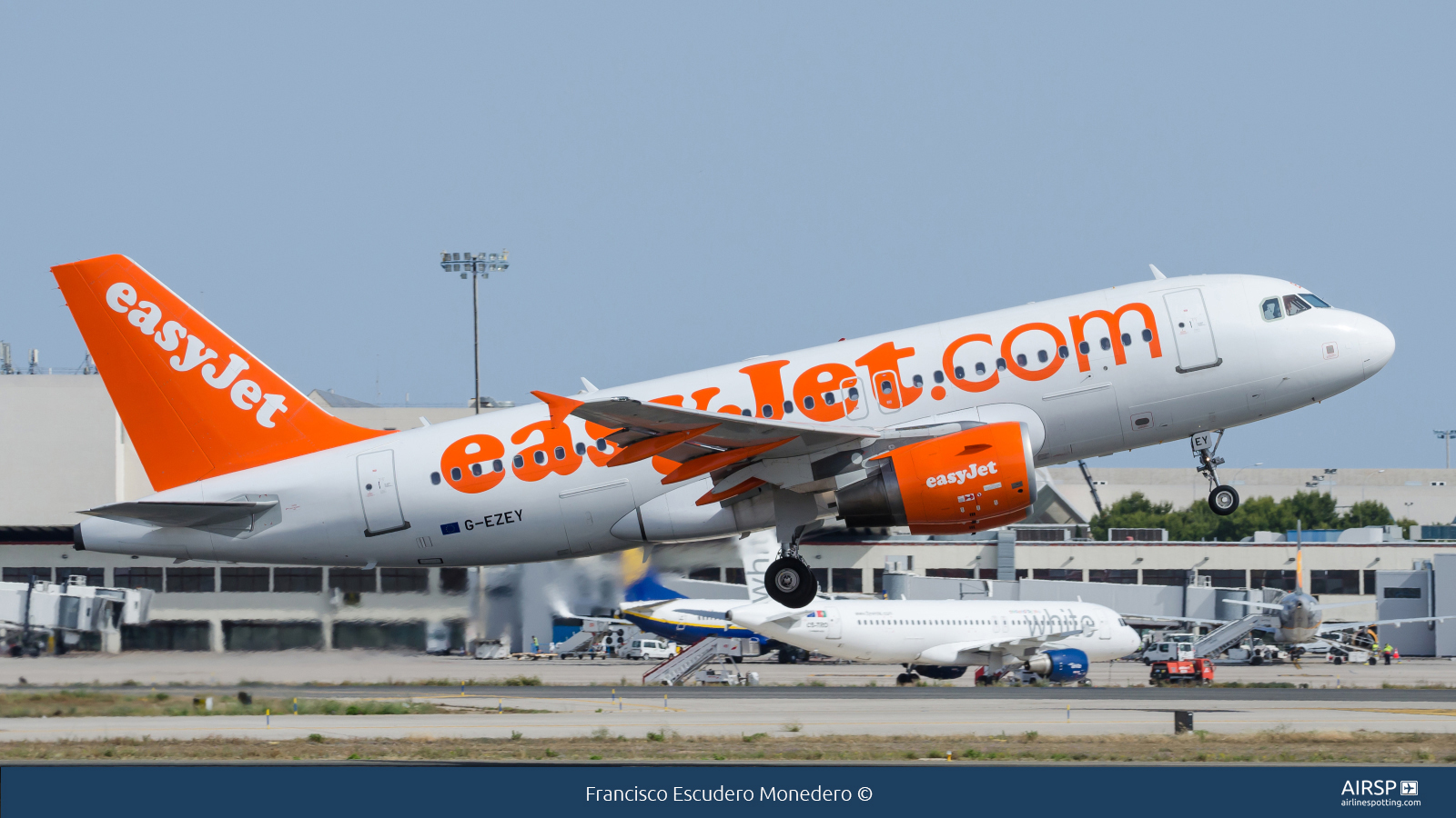 Easyjet  Airbus A319  G-EZEY Easyjet  Airbus A319  G-EZEY