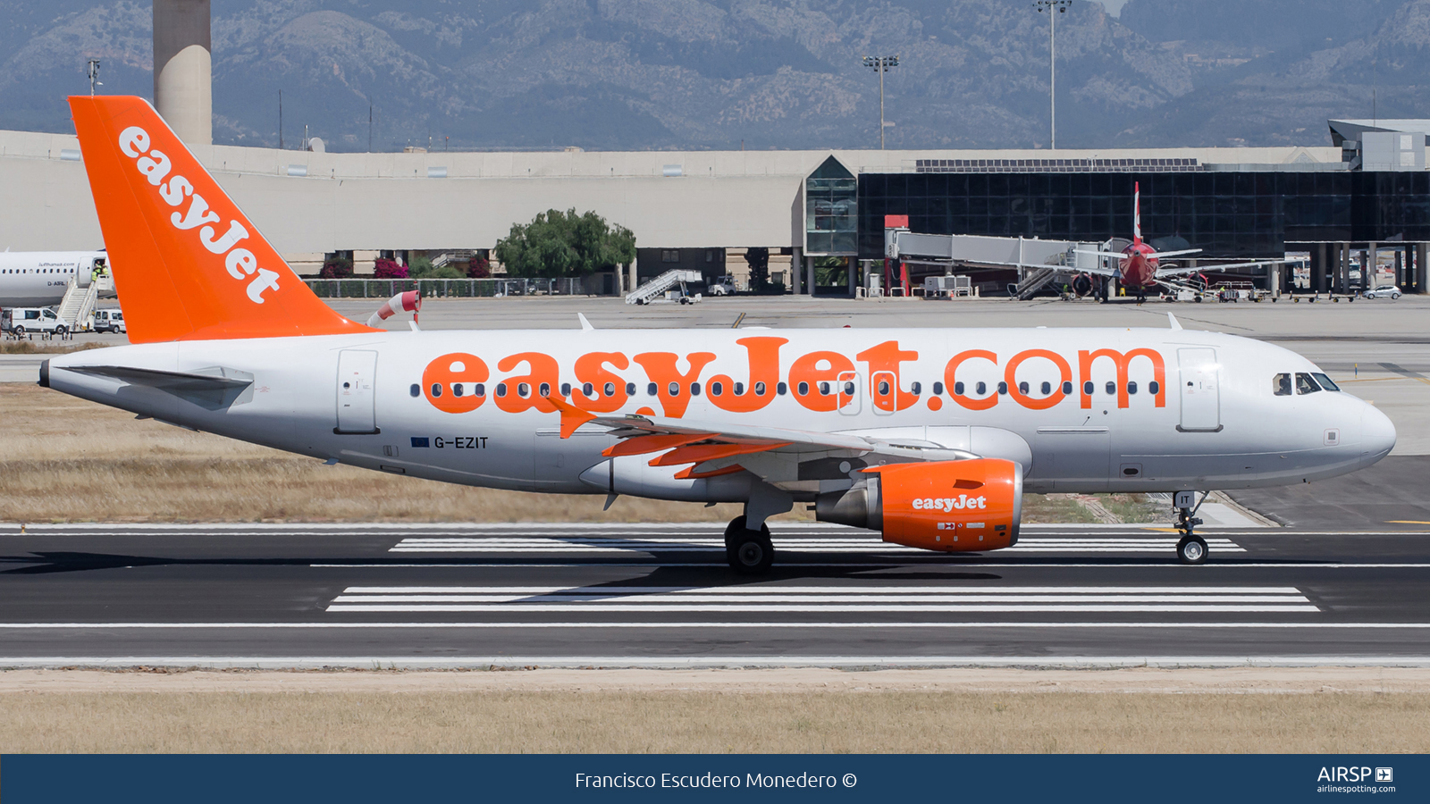 Easyjet  Airbus A319  G-EZIT