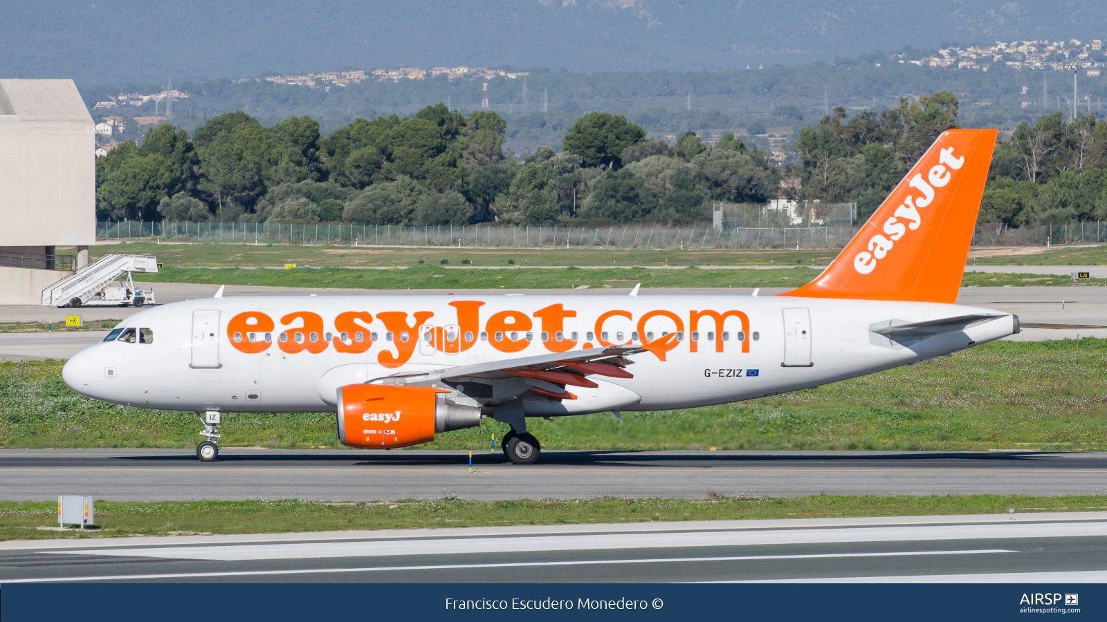 Easyjet  Airbus A319  G-EZIZ