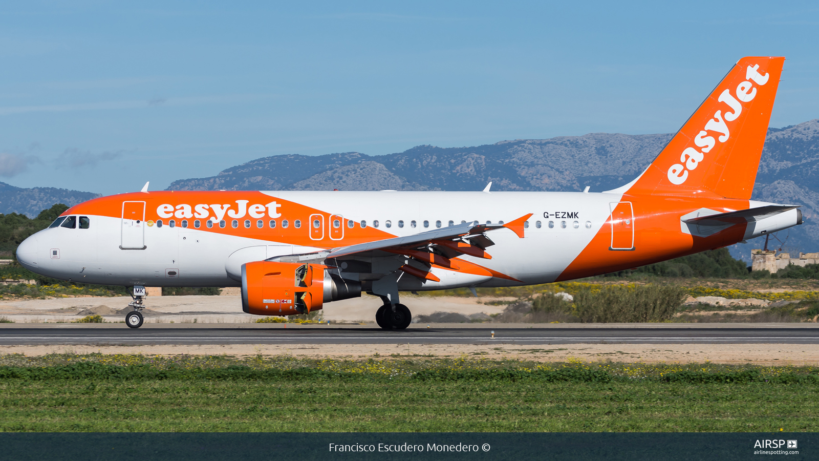 Easyjet  Airbus A319  G-EZMK