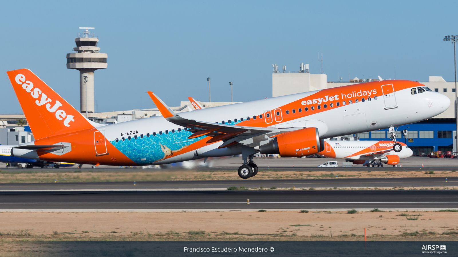 Easyjet  Airbus A320  G-EZOA