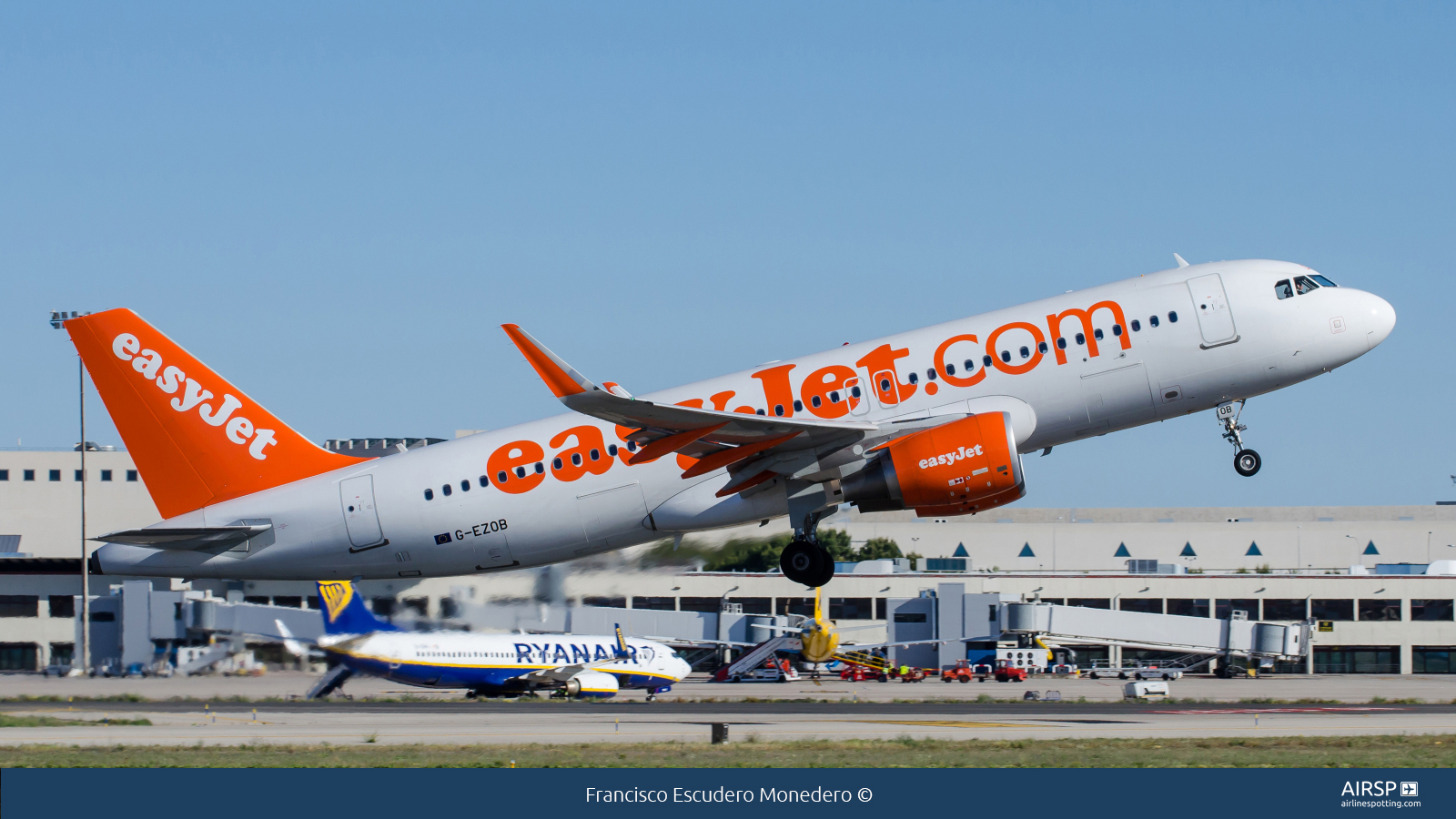 Easyjet  Airbus A320  G-EZOB