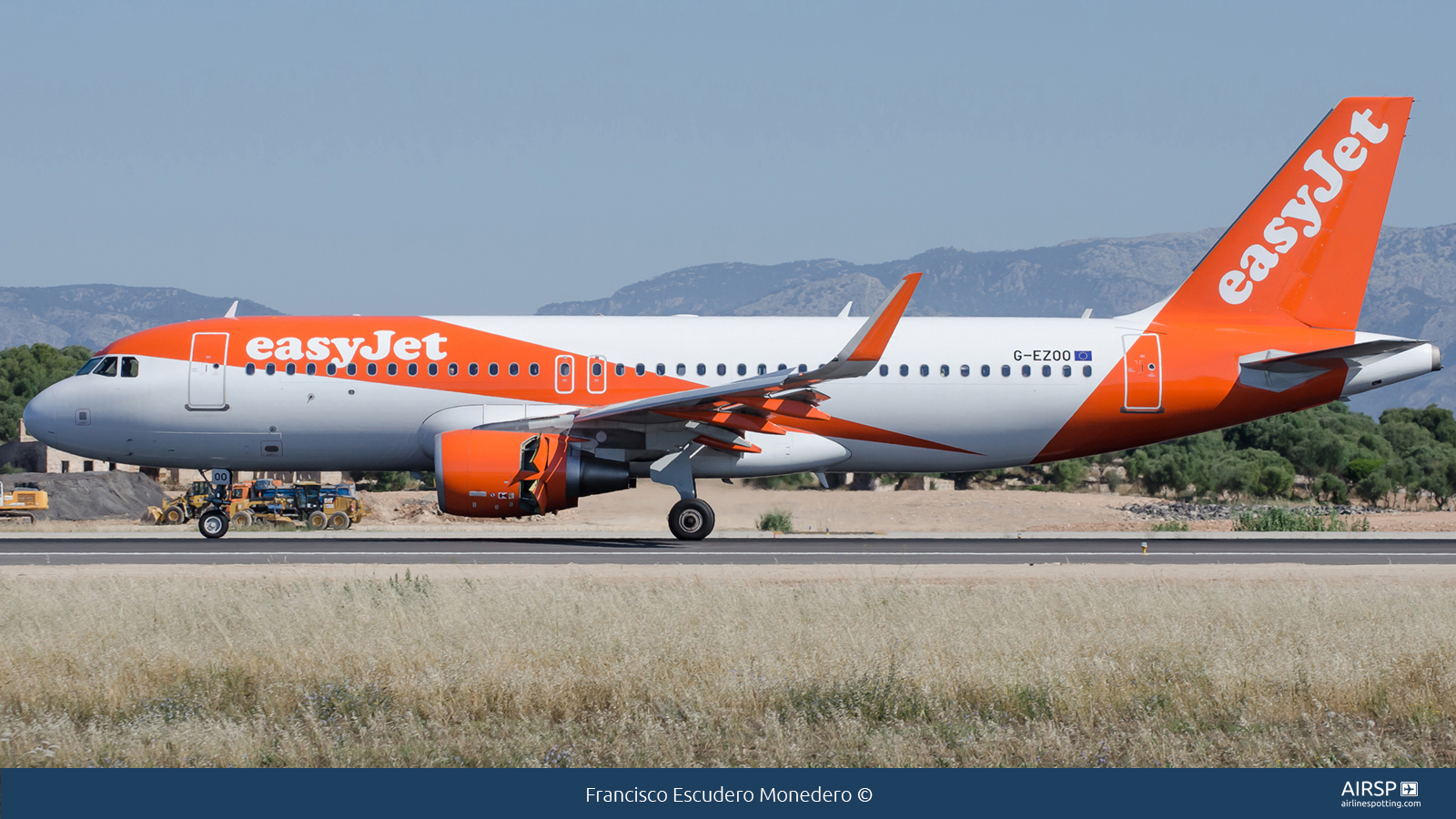 Easyjet  Airbus A320  G-EZOO