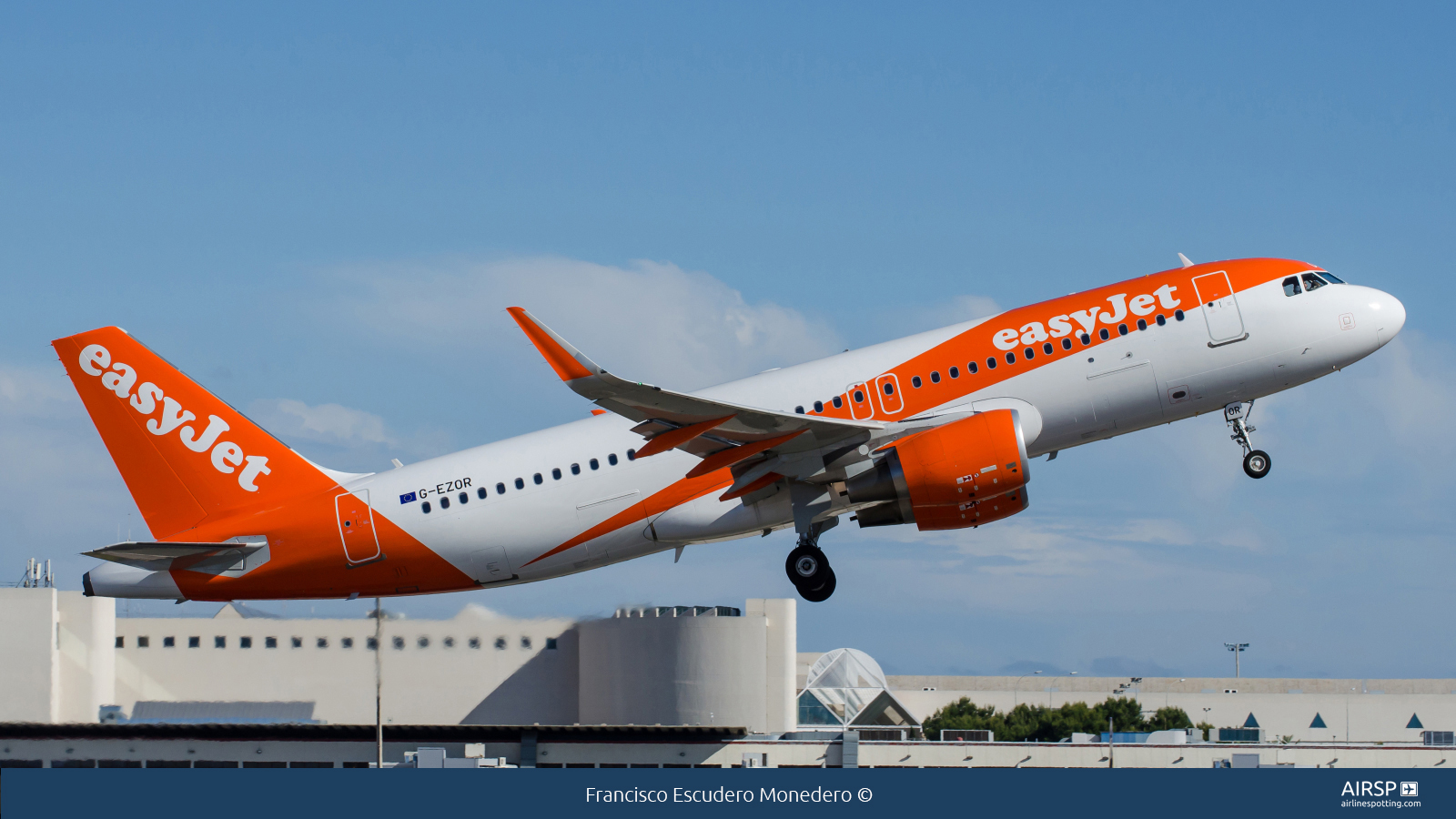 Easyjet  Airbus A320  G-EZOR