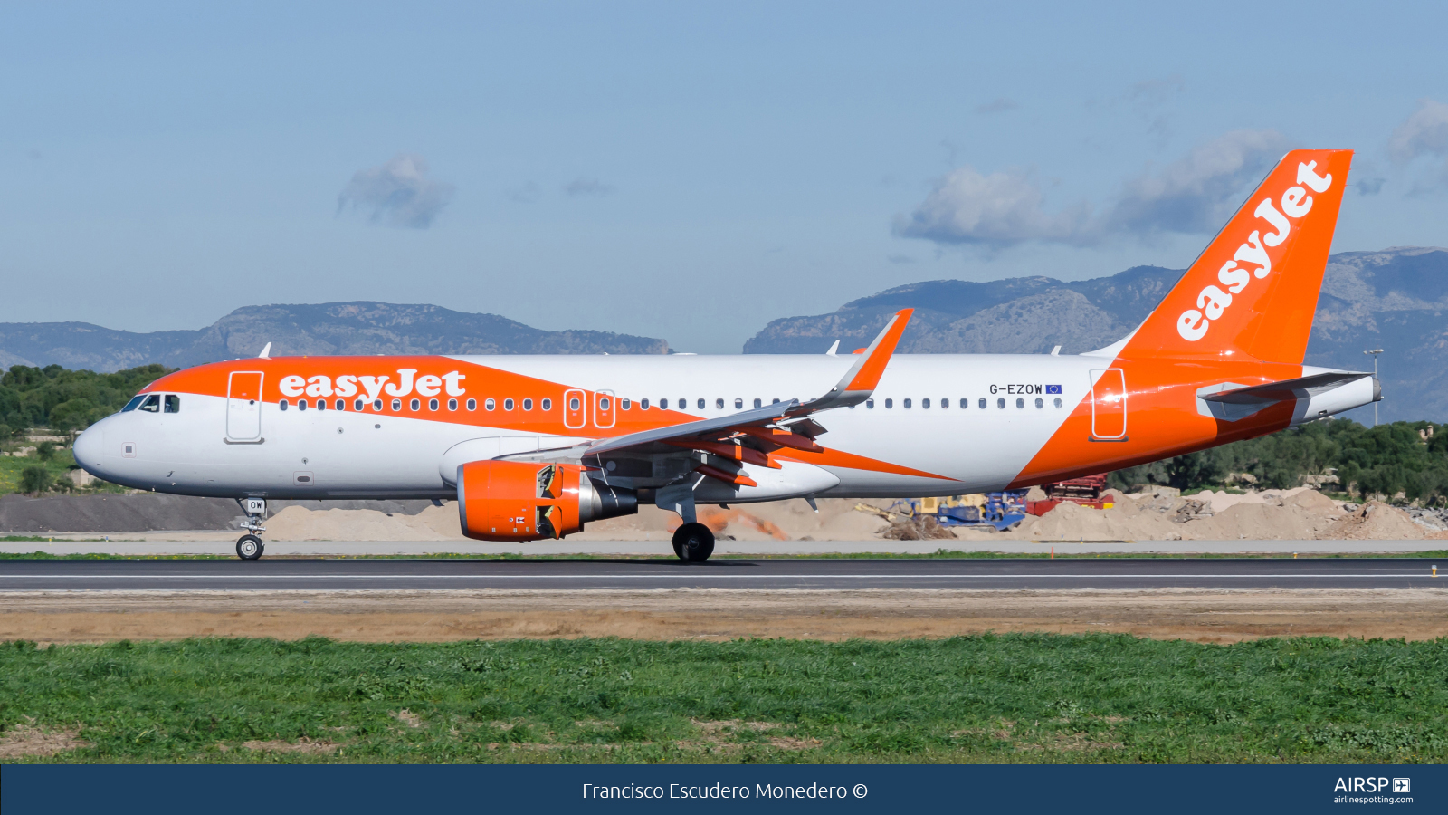 Easyjet  Airbus A320  G-EZOW