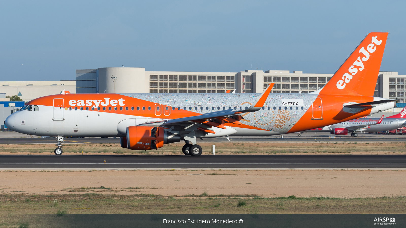 Easyjet  Airbus A320  G-EZOX