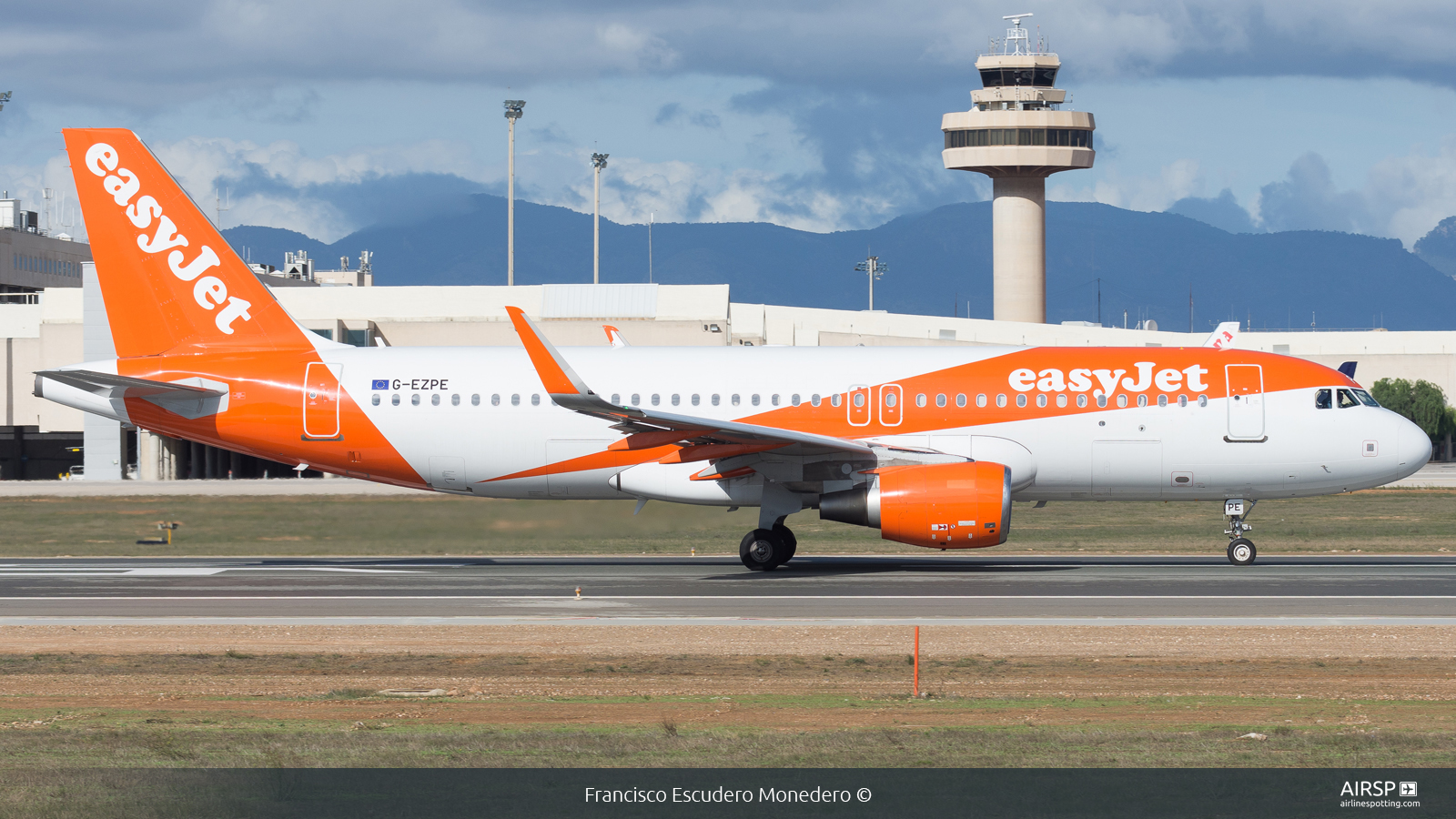 Easyjet  Airbus A320  G-EZPE