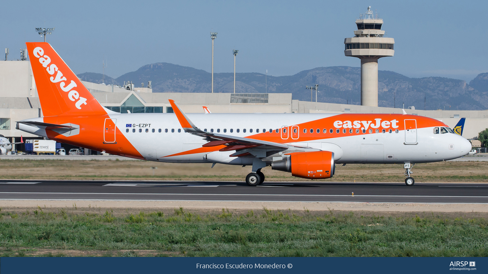 Easyjet  Airbus A320  G-EZPT