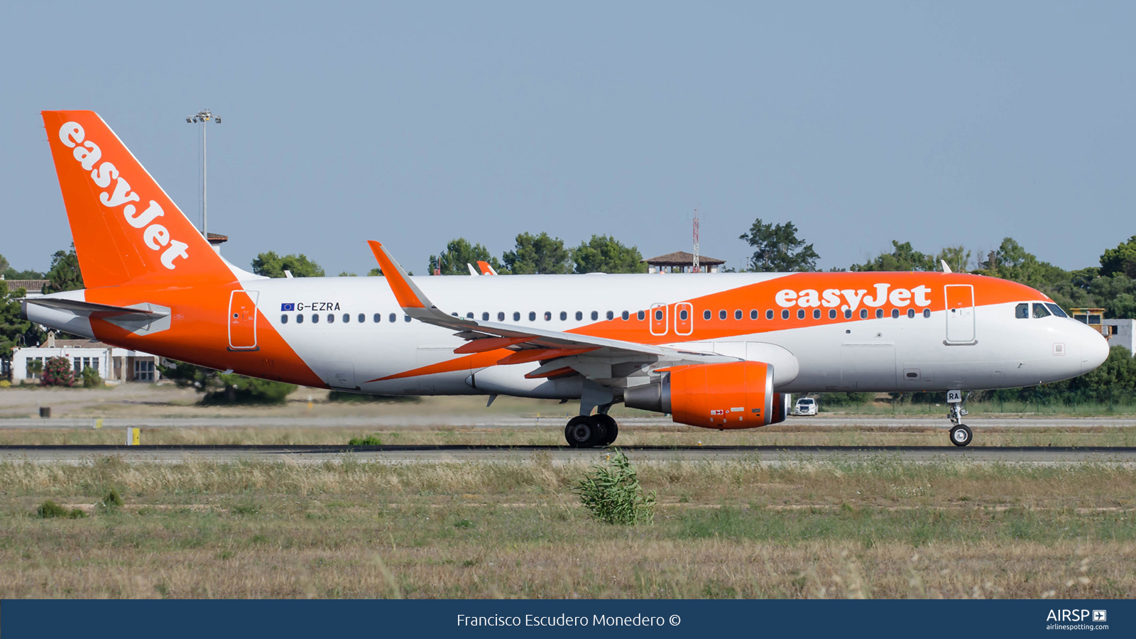 Easyjet  Airbus A320  G-EZRA