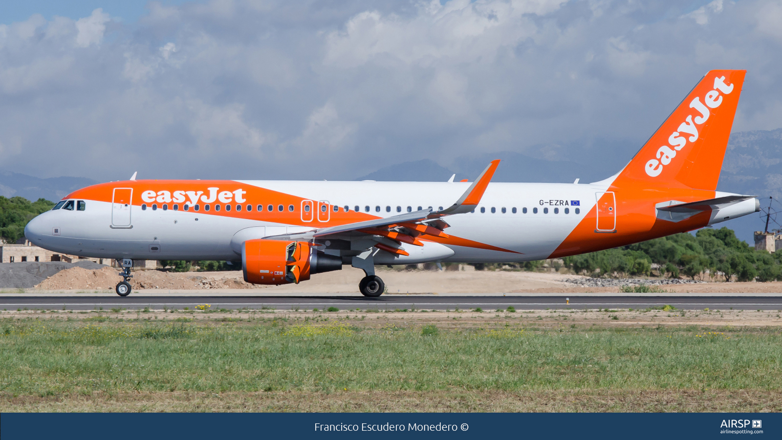 Easyjet  Airbus A320  G-EZRA