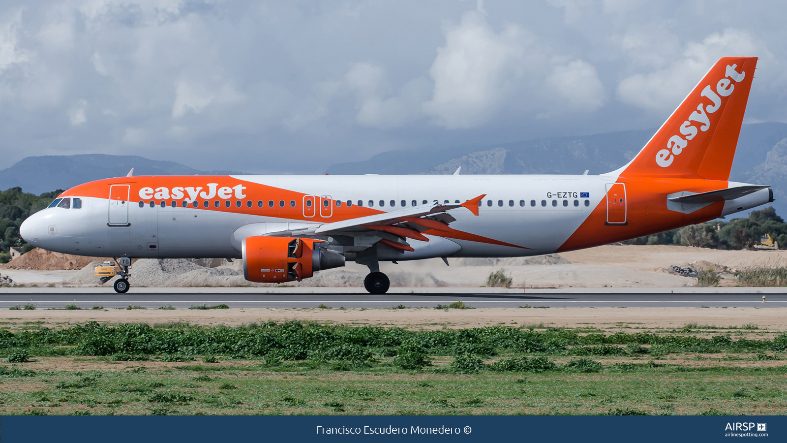 Easyjet  Airbus A320  G-EZTG