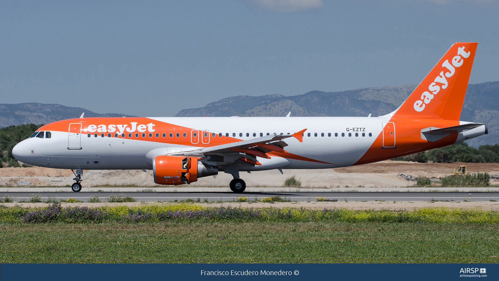 Easyjet  Airbus A320  G-EZTZ