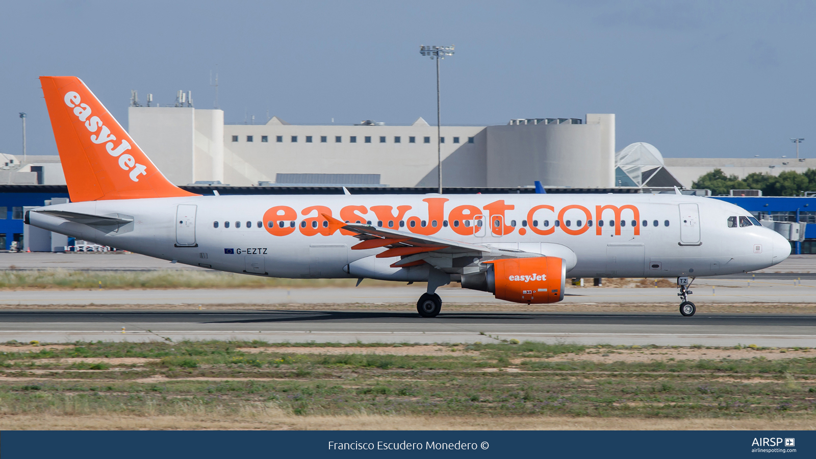 Easyjet  Airbus A320  G-EZTZ