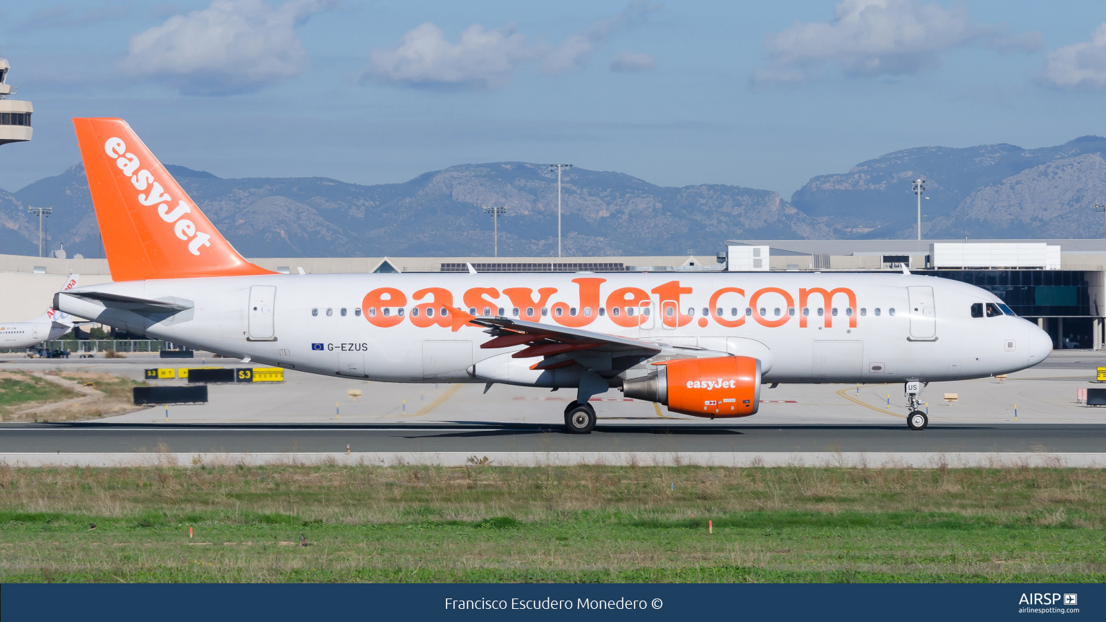 Easyjet  Airbus A320  G-EZUS