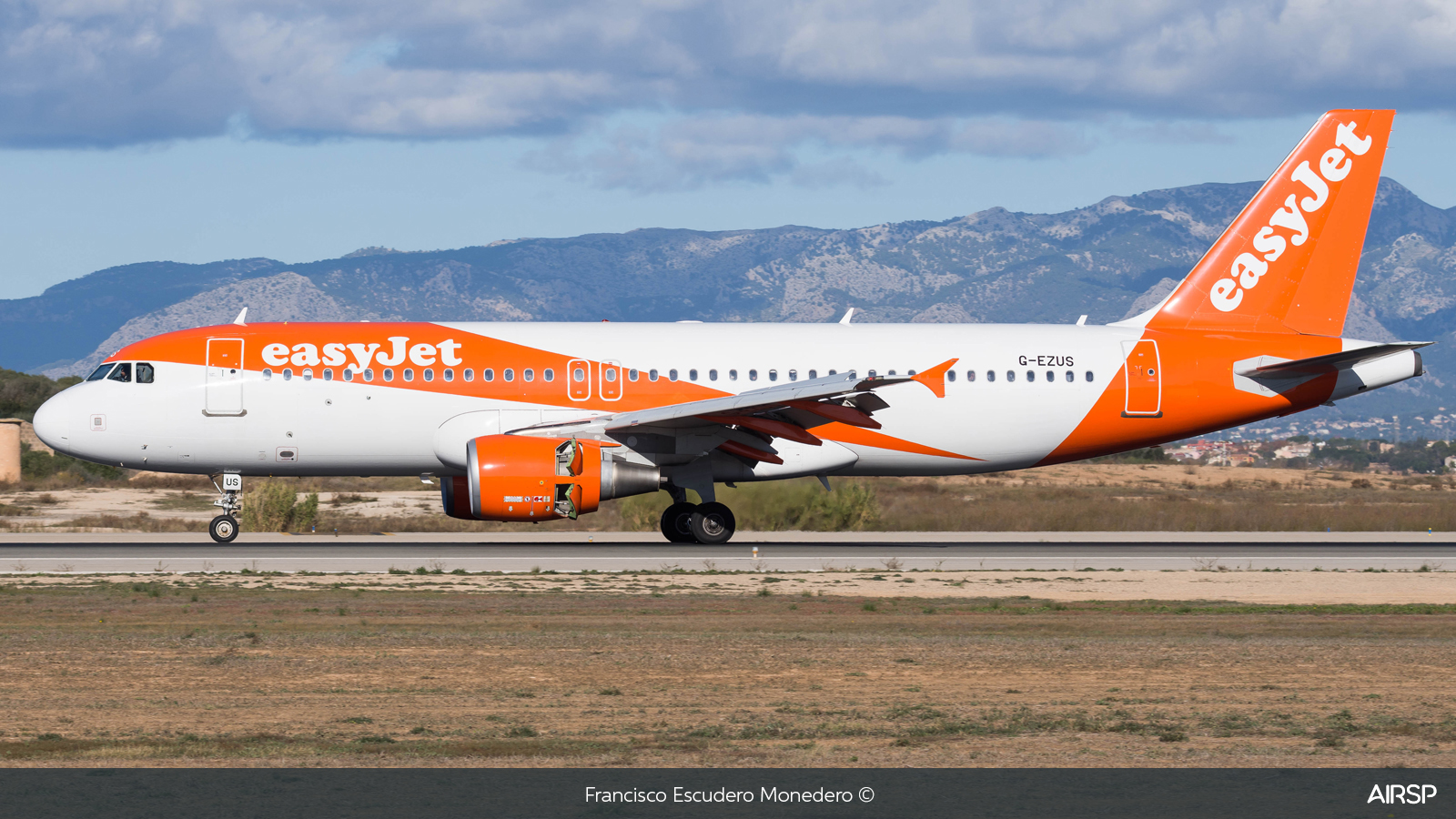 Easyjet  Airbus A320  G-EZUS