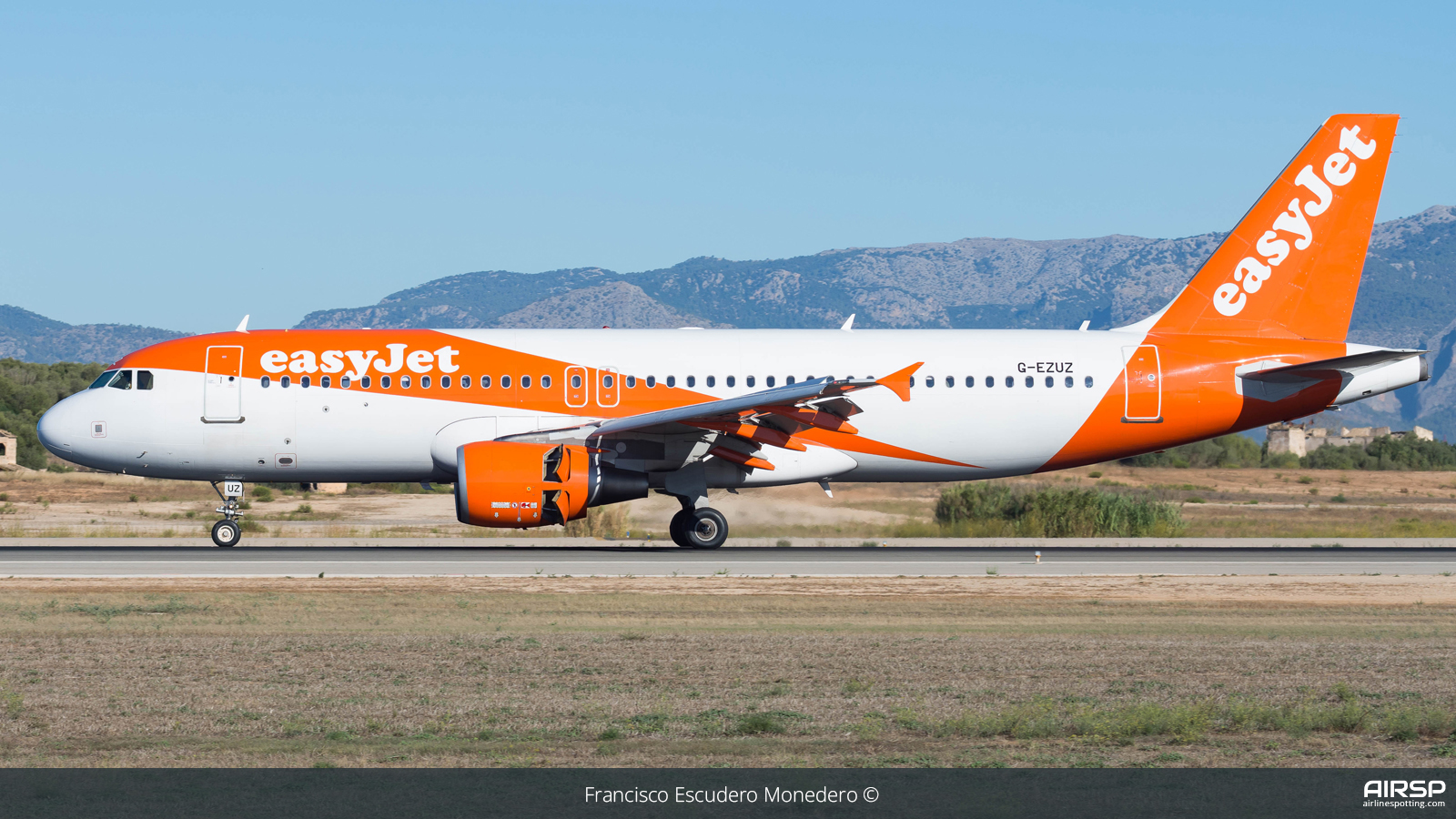 Easyjet  Airbus A320  G-EZUZ