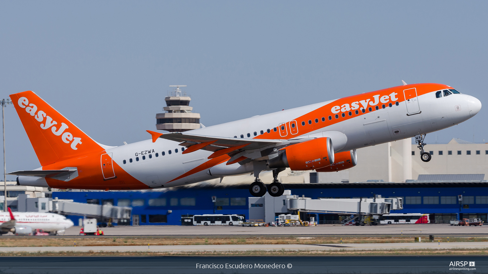 Easyjet  Airbus A320  G-EZWA