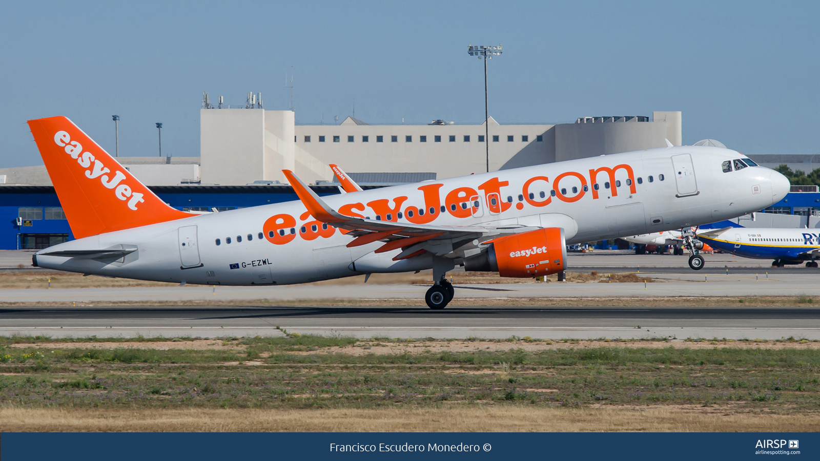 Easyjet  Airbus A320  G-EZWL