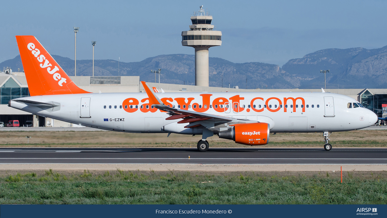 Easyjet  Airbus A320  G-EZWZ