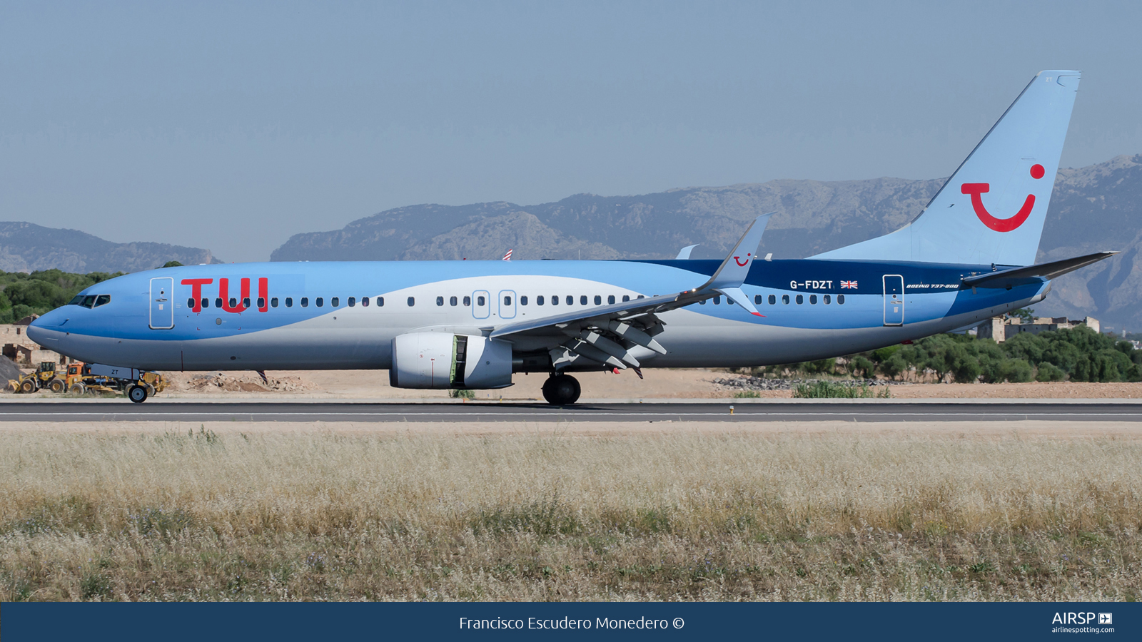 Tui Airways  Boeing 737-800  G-FDZT