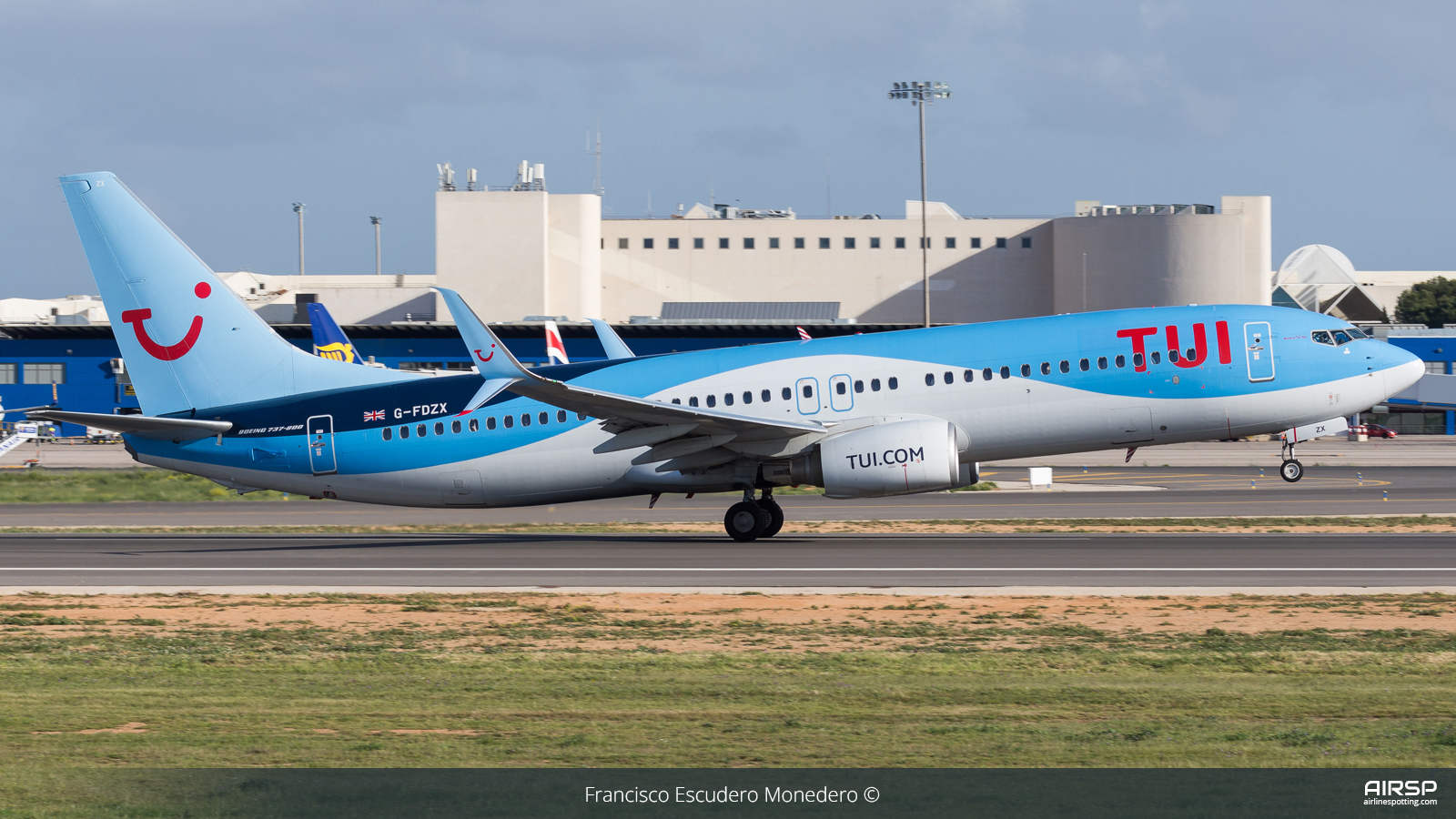 Tui Airways  Boeing 737-800  G-FDZX