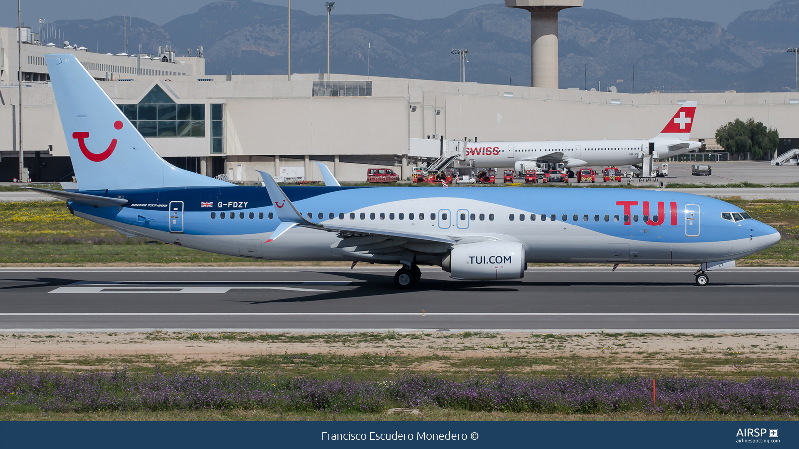 Tui Airways  Boeing 737-800  G-FDZY