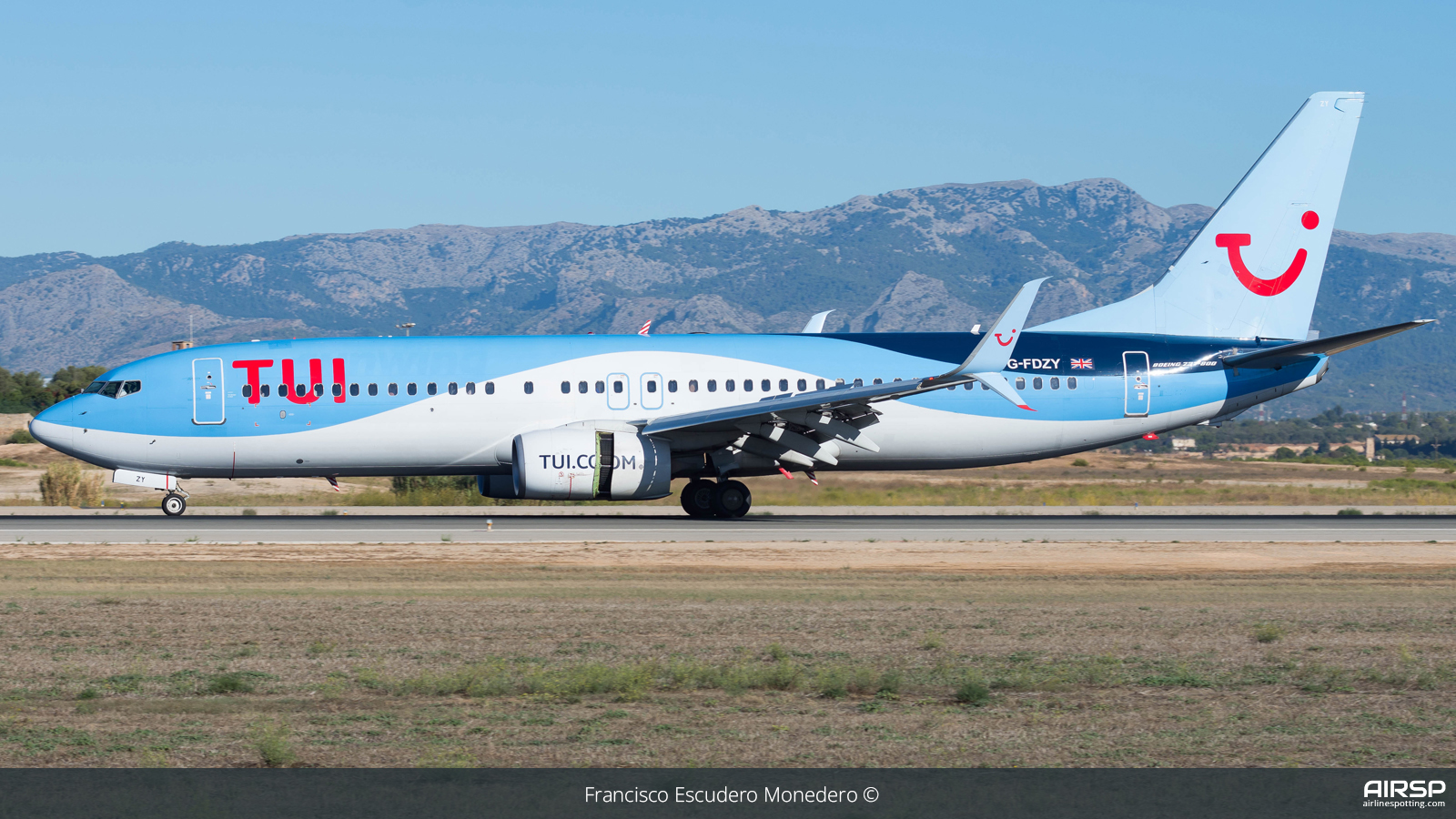 Tui Airways  Boeing 737-800  G-FDZY
