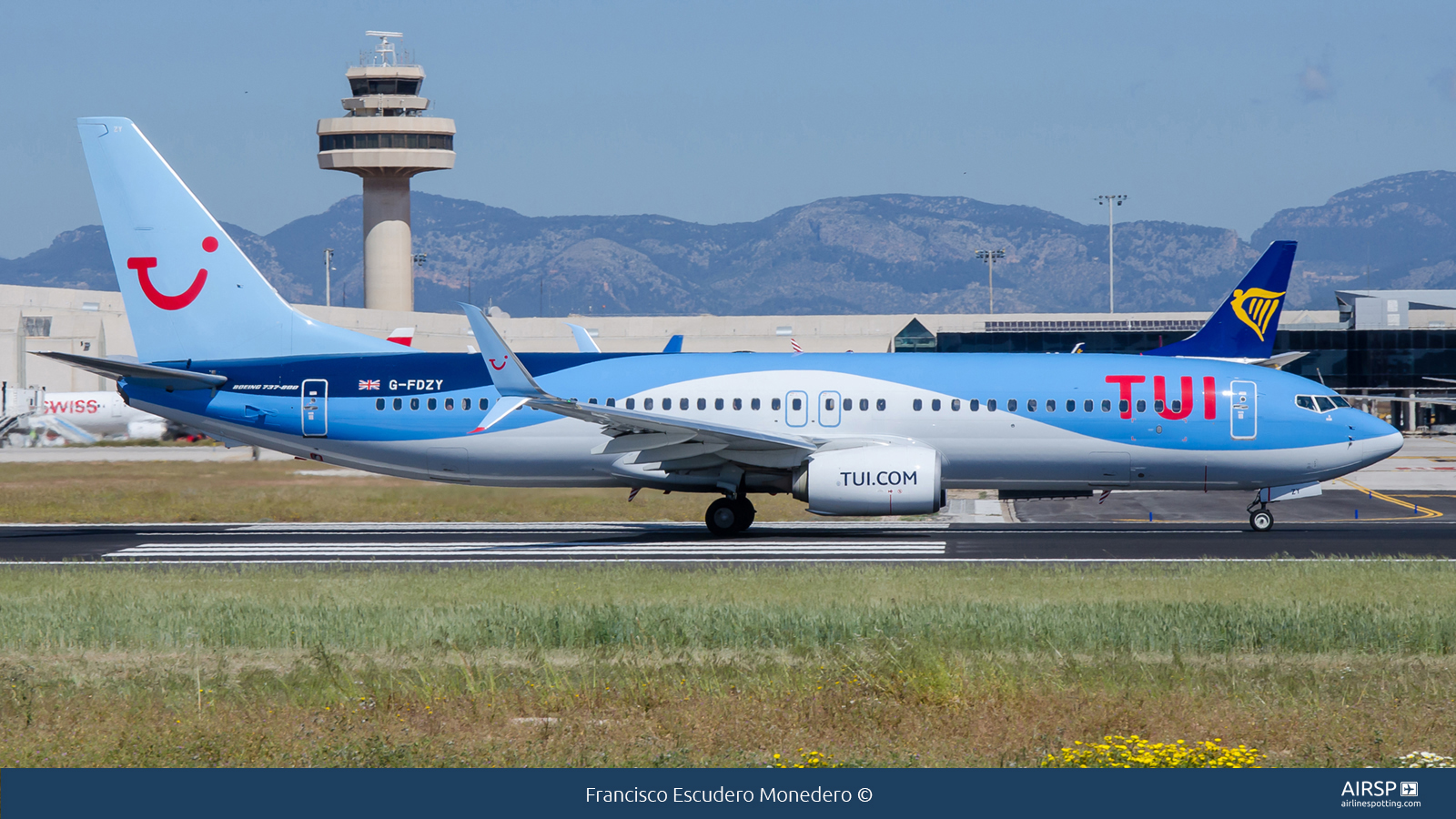 Tui Airways  Boeing 737-800  G-FDZY