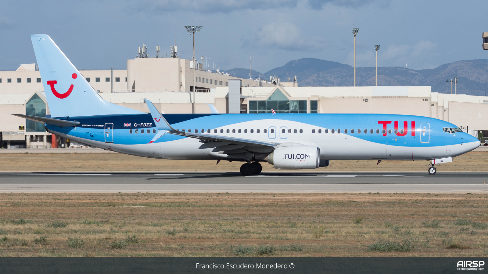 Tui Airways  Boeing 737-800  G-FDZZ