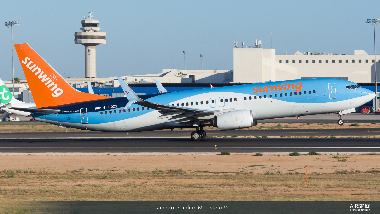 Sunwing  Boeing 737-800  G-FDZZ