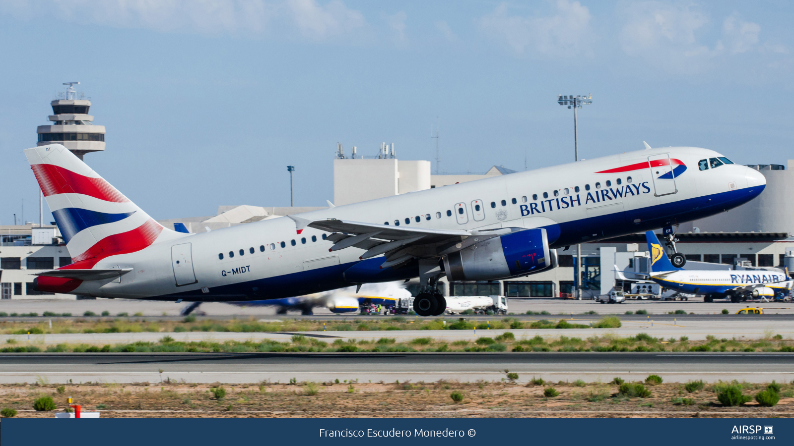 British Airways  Airbus A320  G-MIDT