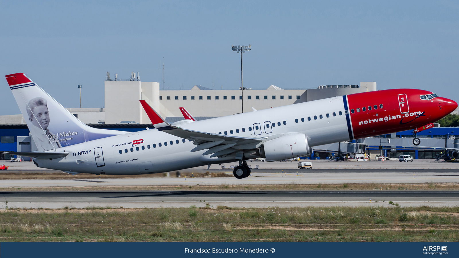 Norwegian  Boeing 737-800  G-NRWY