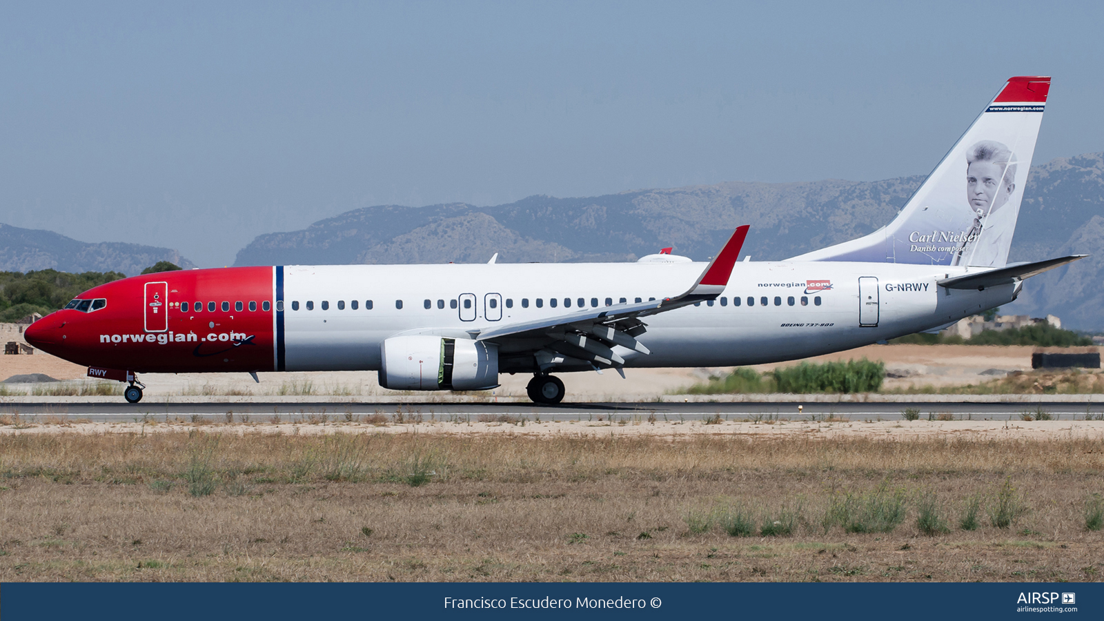 Norwegian  Boeing 737-800  G-NRWY