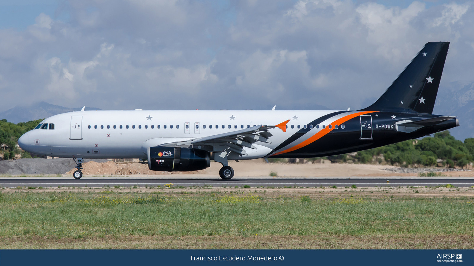 Titan Airways  Airbus A320  G-POWK