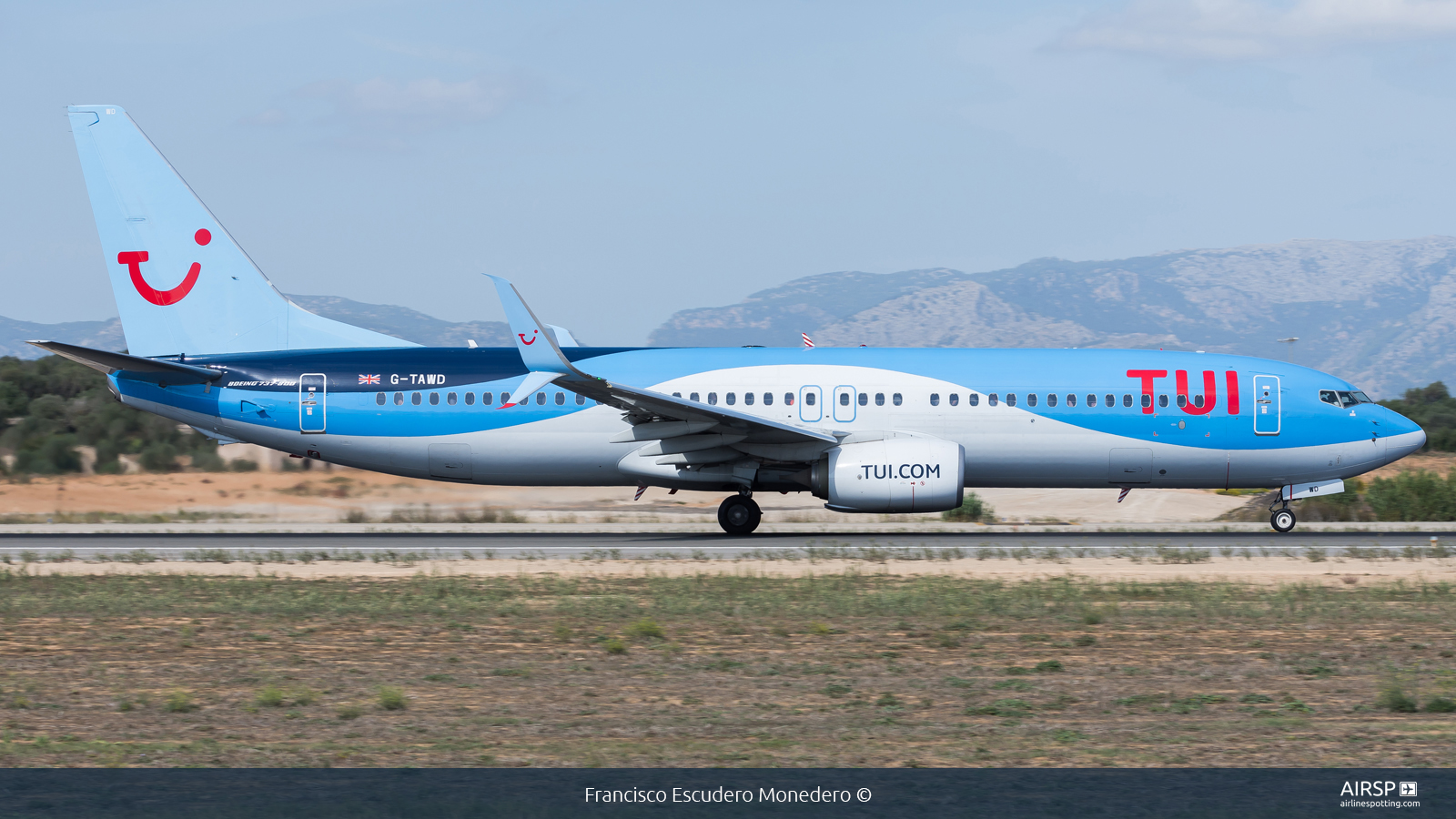Tui Airways  Boeing 737-800  G-TAWD